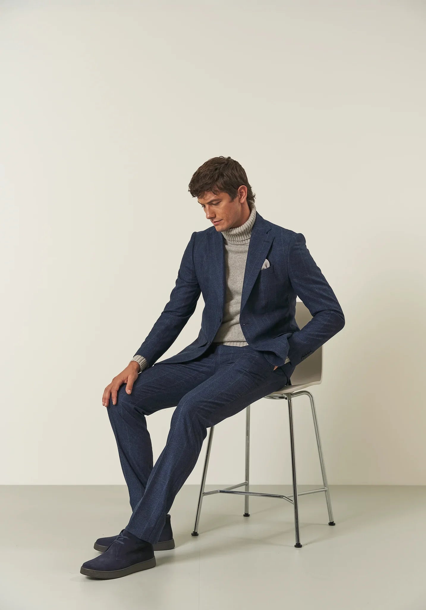 Abito blu scuro check flanella lana vergine custom fit Angelico 1