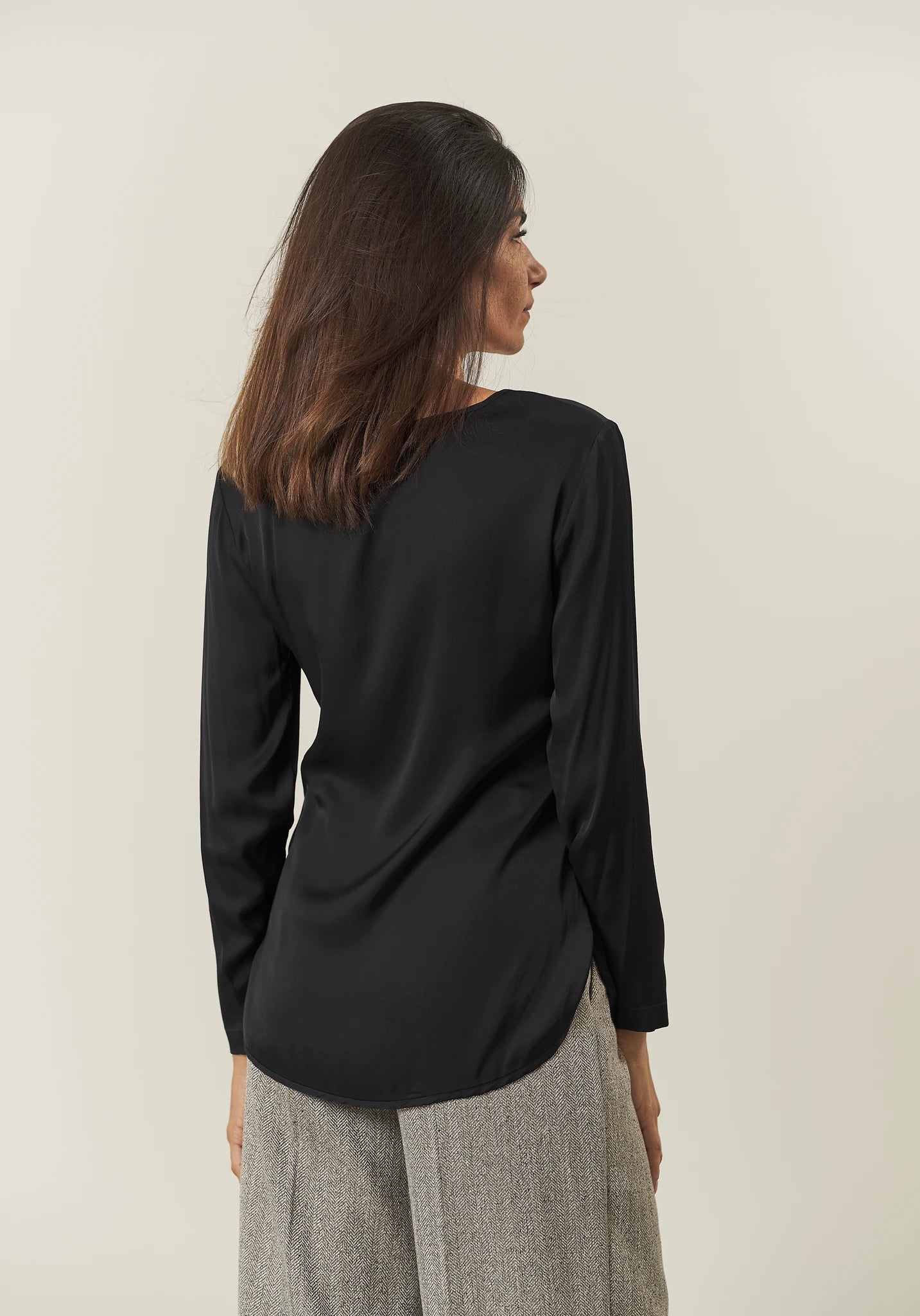 Black blouse long sleeve viscose satin Angelico 4