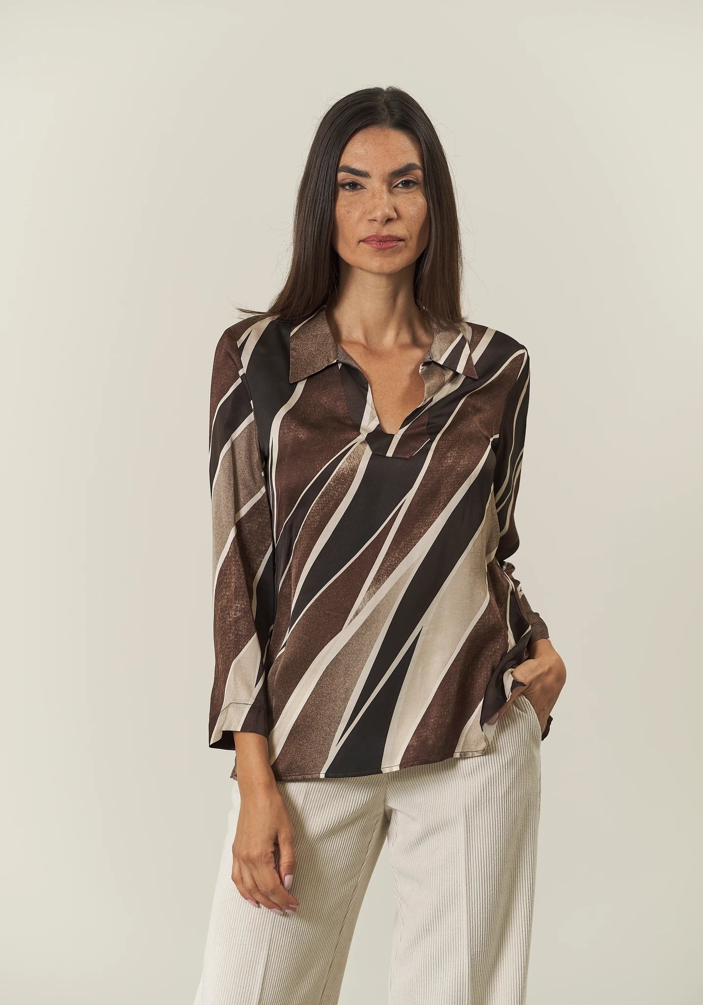 Camicia marrone fantasia panna scollo V Angelico 1