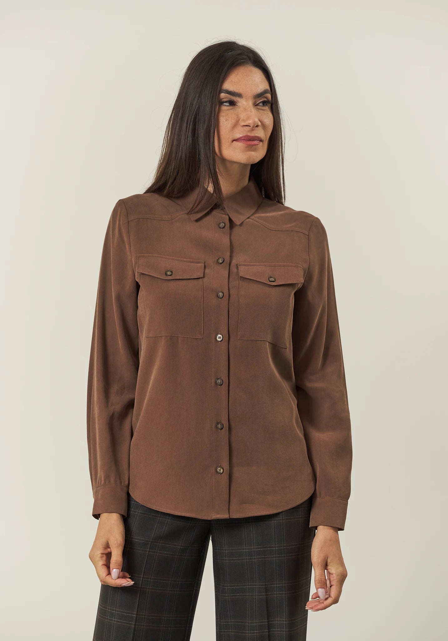 Camicia tabacco tasche applicate