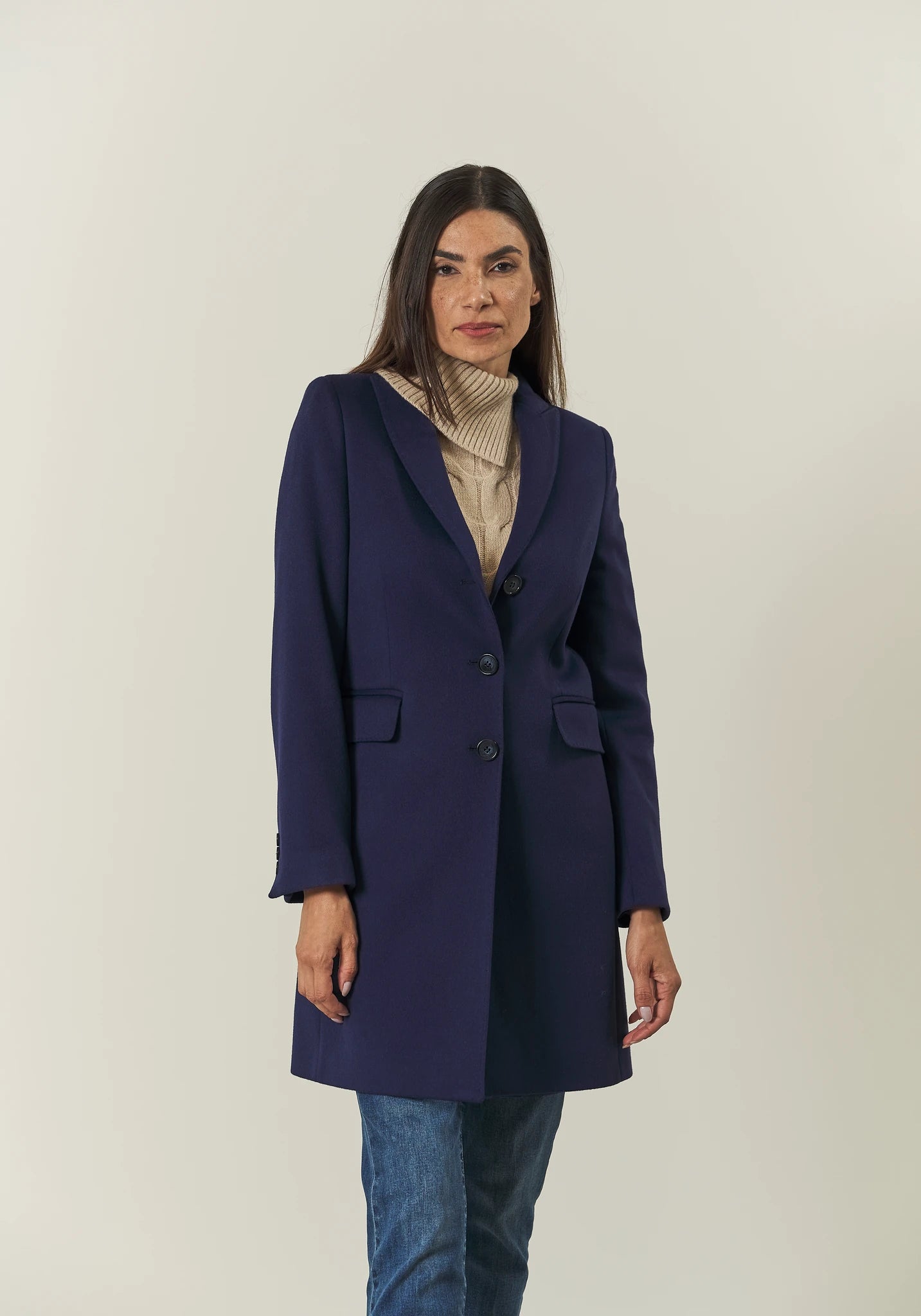 Kurzer Mantel aus blauem Wollkaschmir