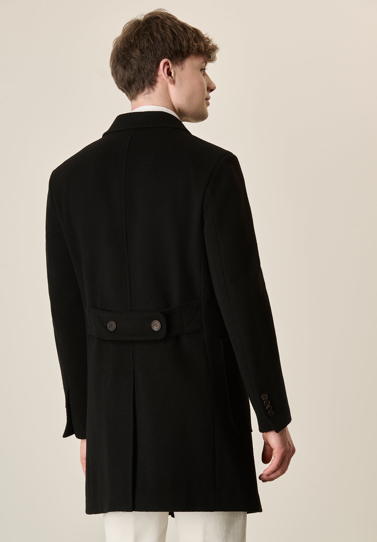 Schwarzer zweireihiger Wollmantel mit Martingal