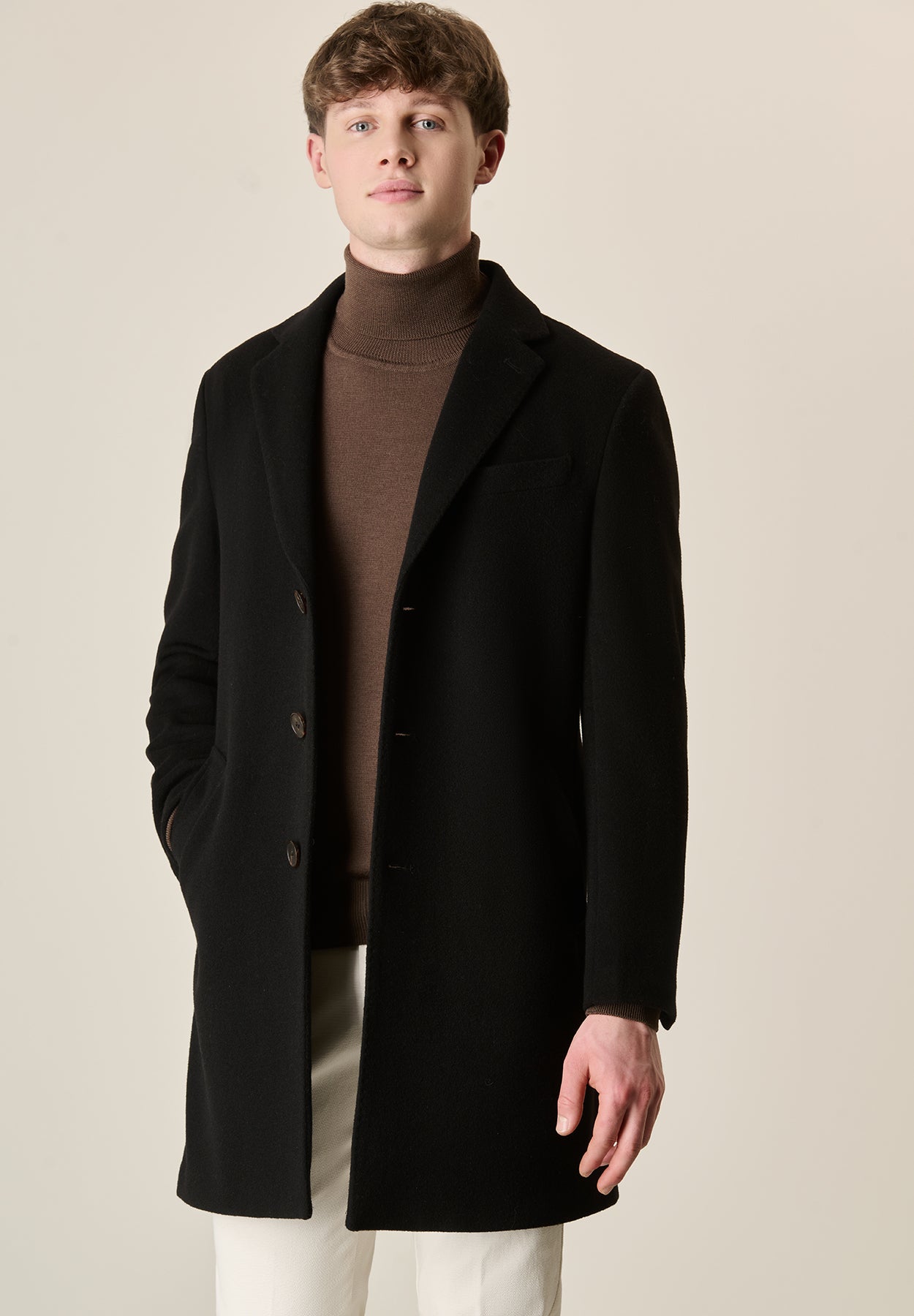 Cappotto nero con fintino lana