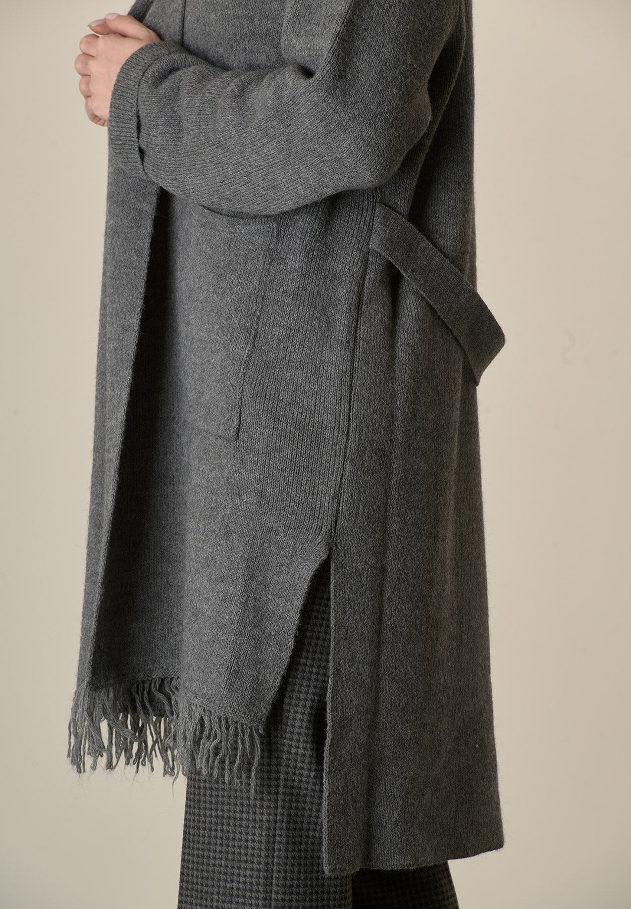 Cappotto in maglia antracite misto cashmere con frange-Angelico