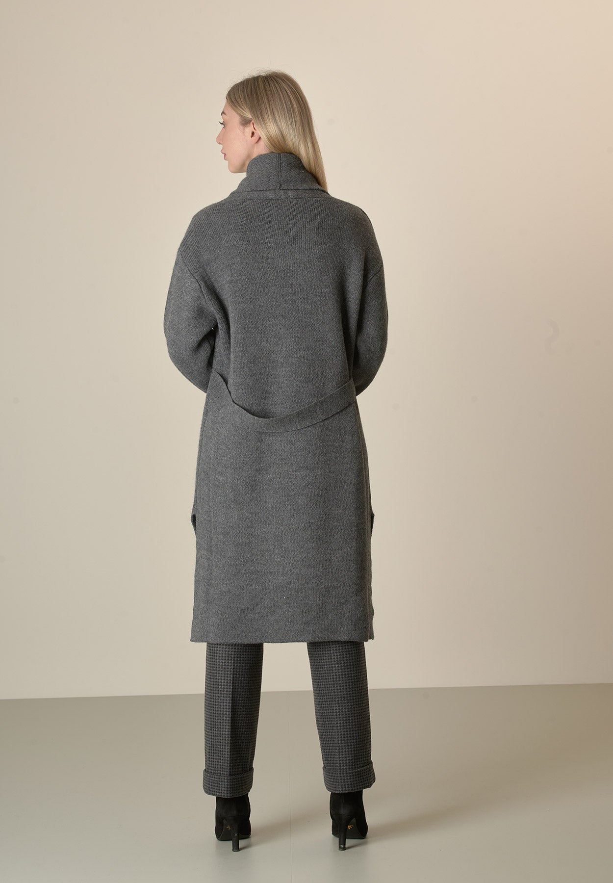 Cappotto in maglia antracite misto cashmere con frange-Angelico