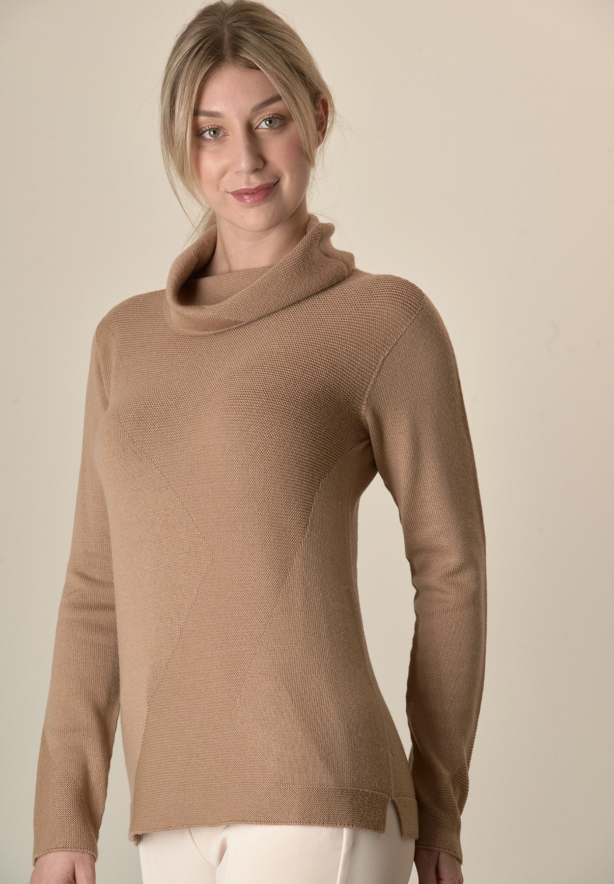 Maglia cammello collo anello operata lana merinos-Angelico