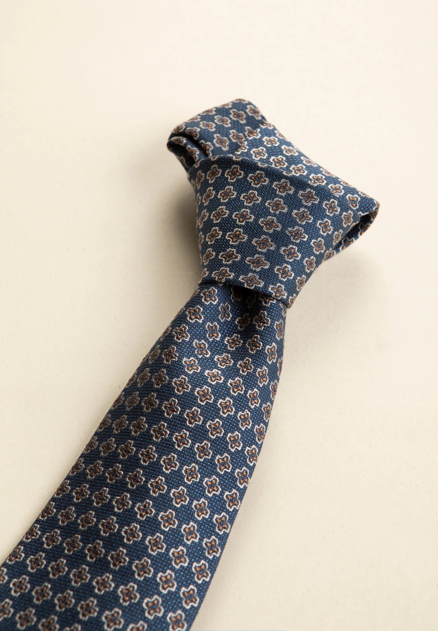 Cravatta blu scura fiori marroni seta cotone Angelico 2