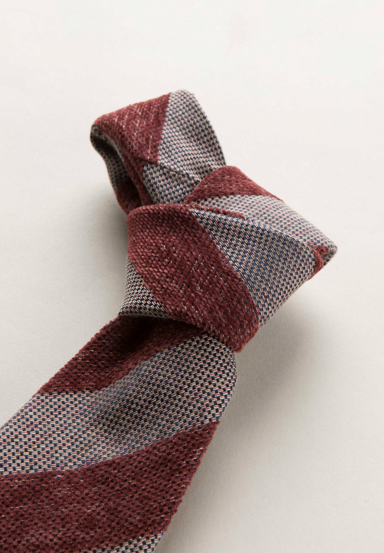 Cravatta bordeaux grigio regimental effetto lana-Angelico