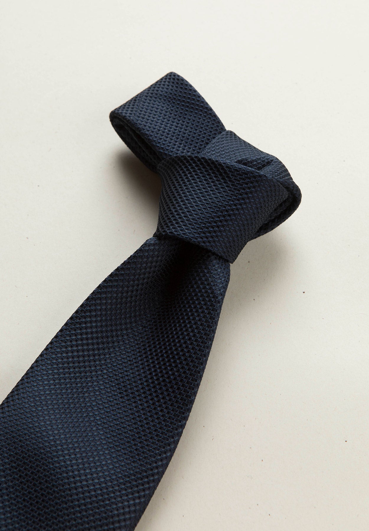 Marineblaue Seidenkrawatte mit Rüstung Angelico 2
