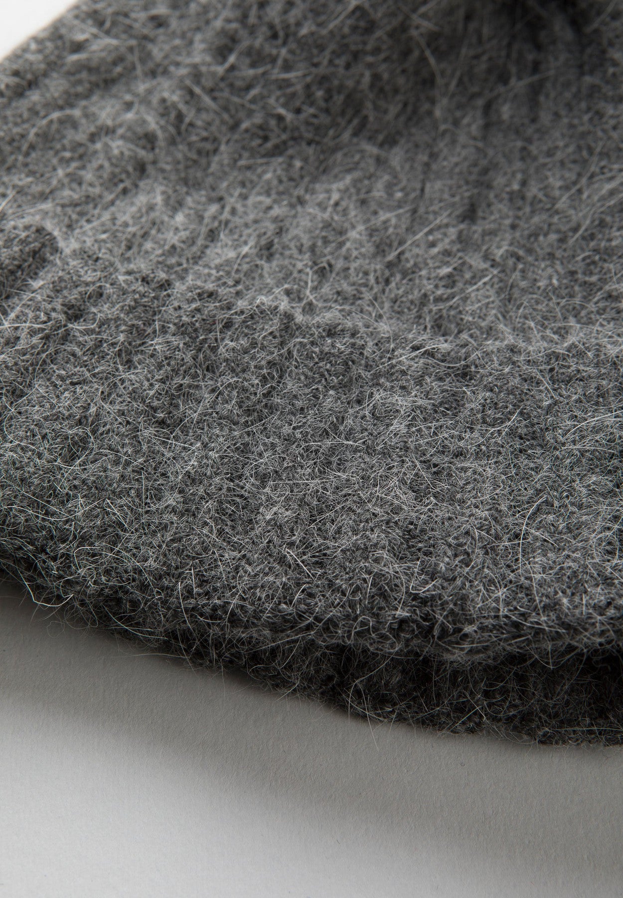 Berretto grigio pompon-Angelico
