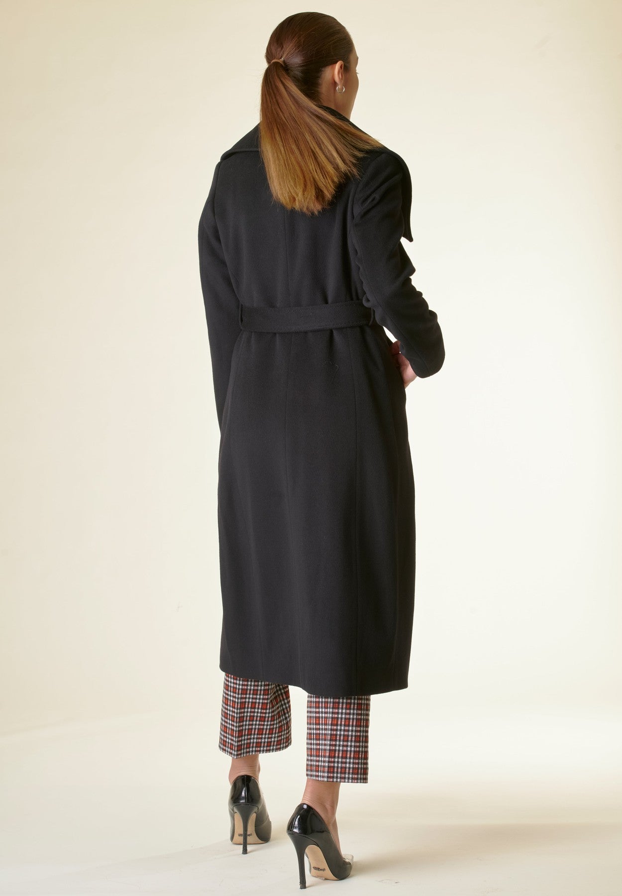 Cappotto nero collo anello