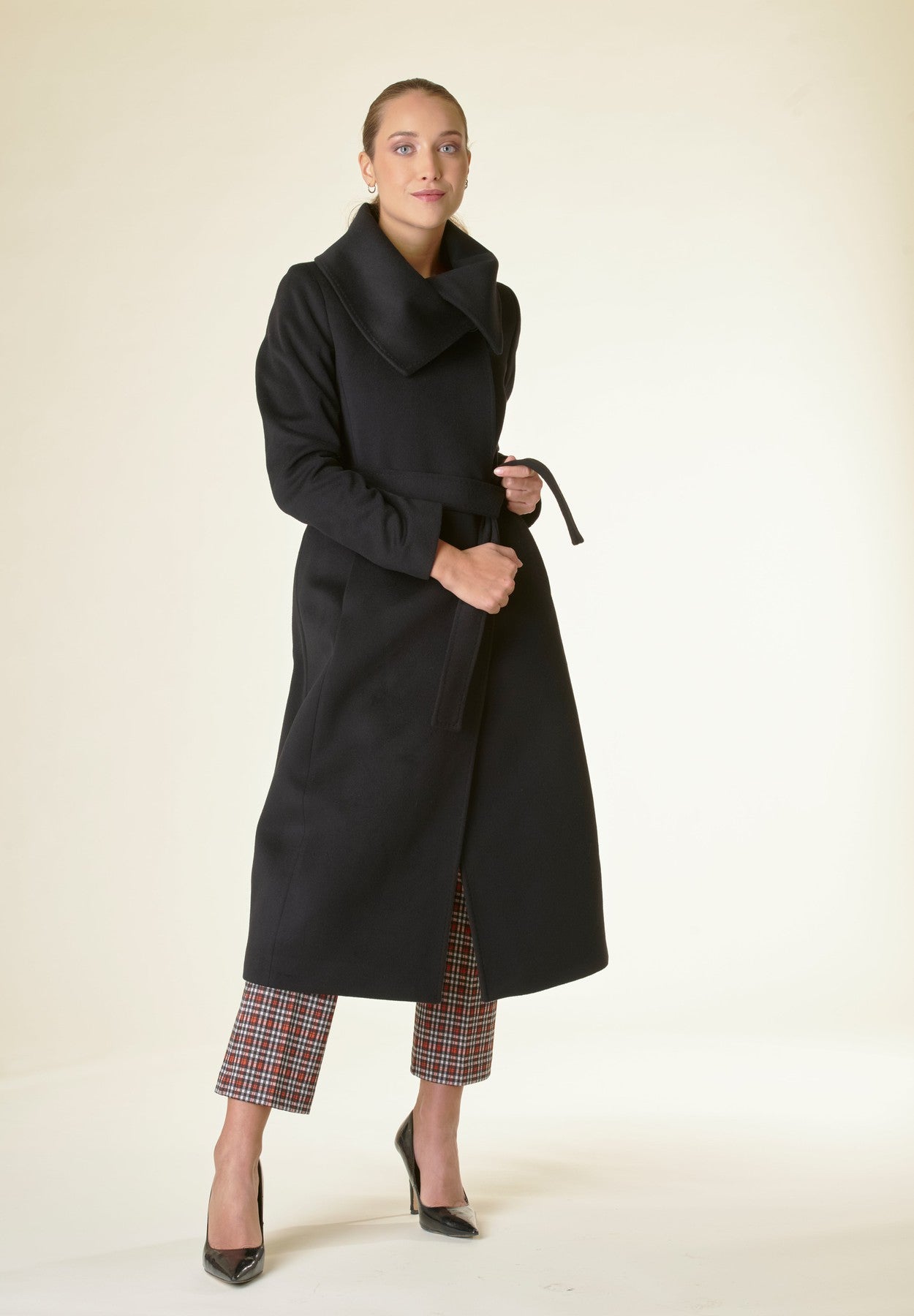 Cappotto nero collo anello