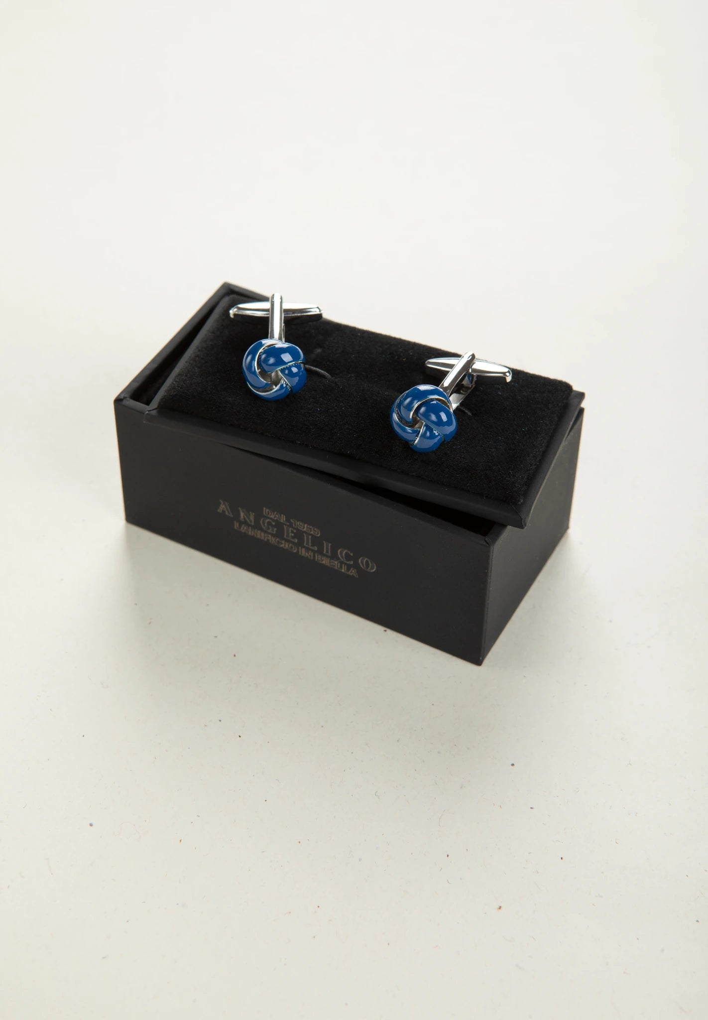 Nuova collezione di gemelli per uomo dei migliori brand su Nuova collezione di gemelli per uomo dei migliori brand su
