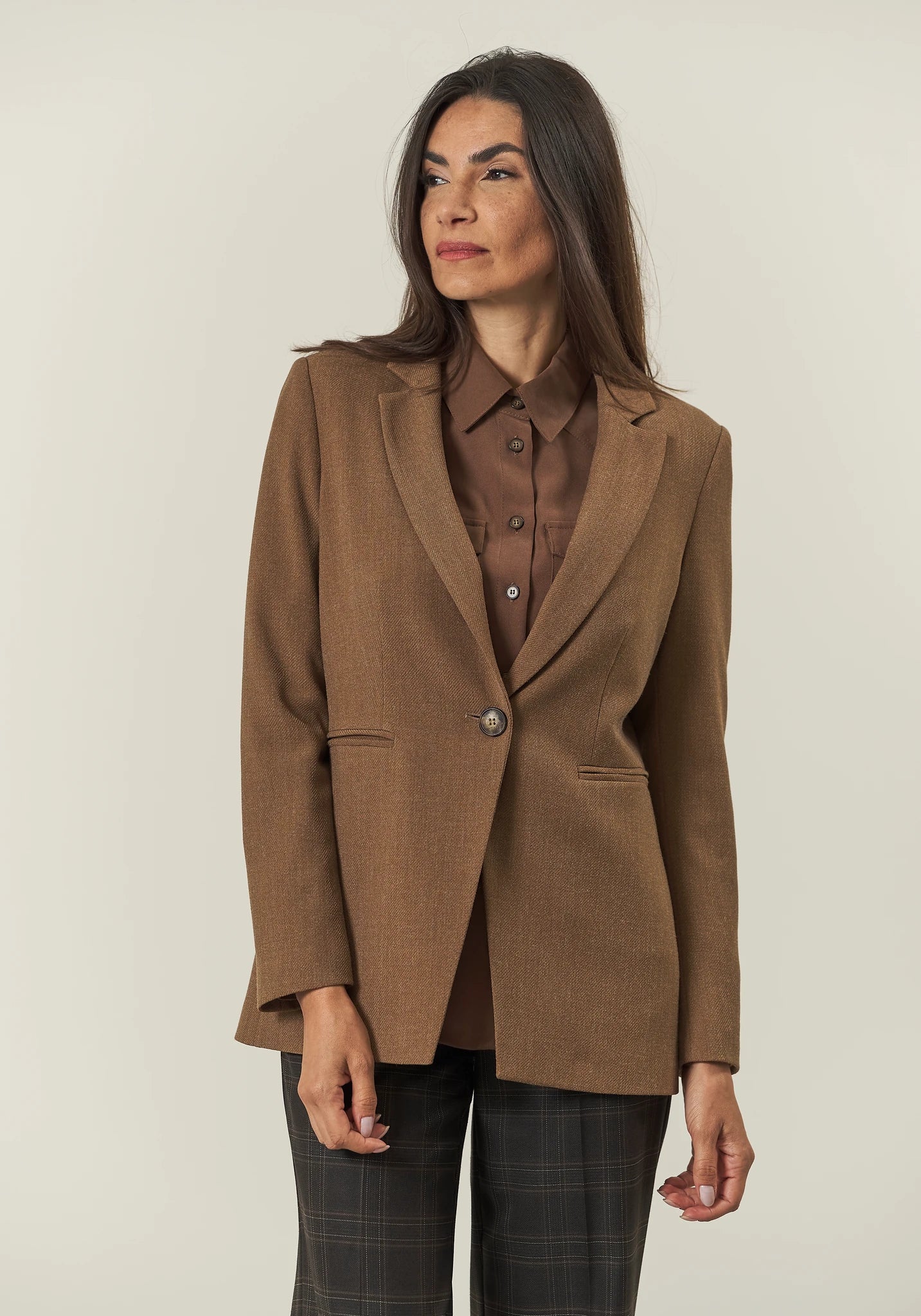 Camel jacket with diagonal weave and one button