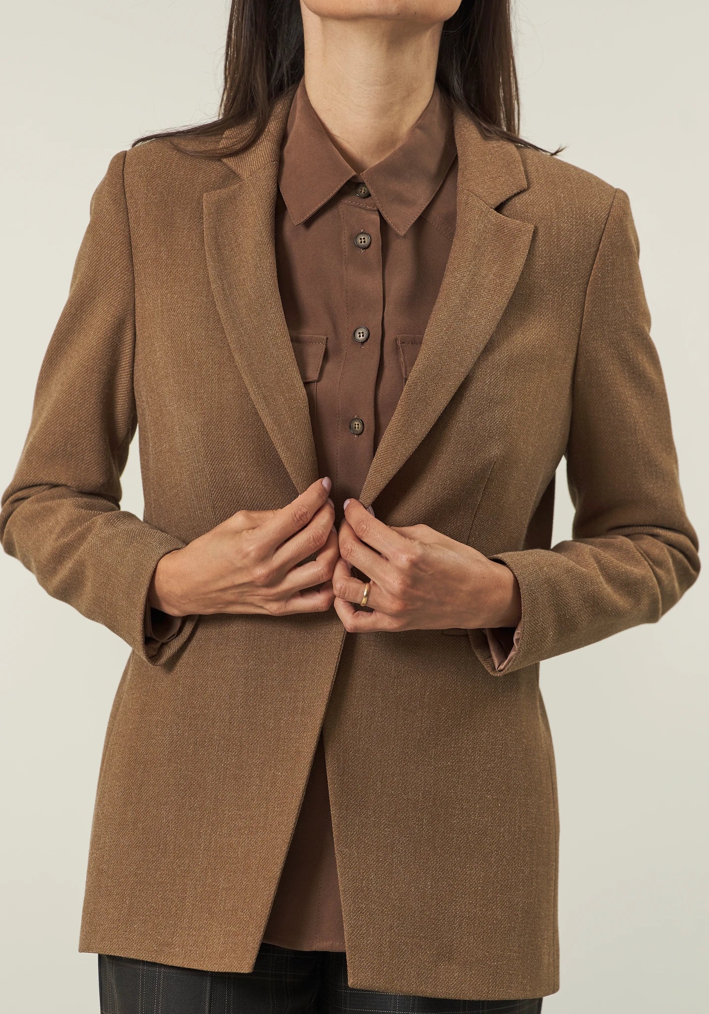 Camel jacket with diagonal weave and one button