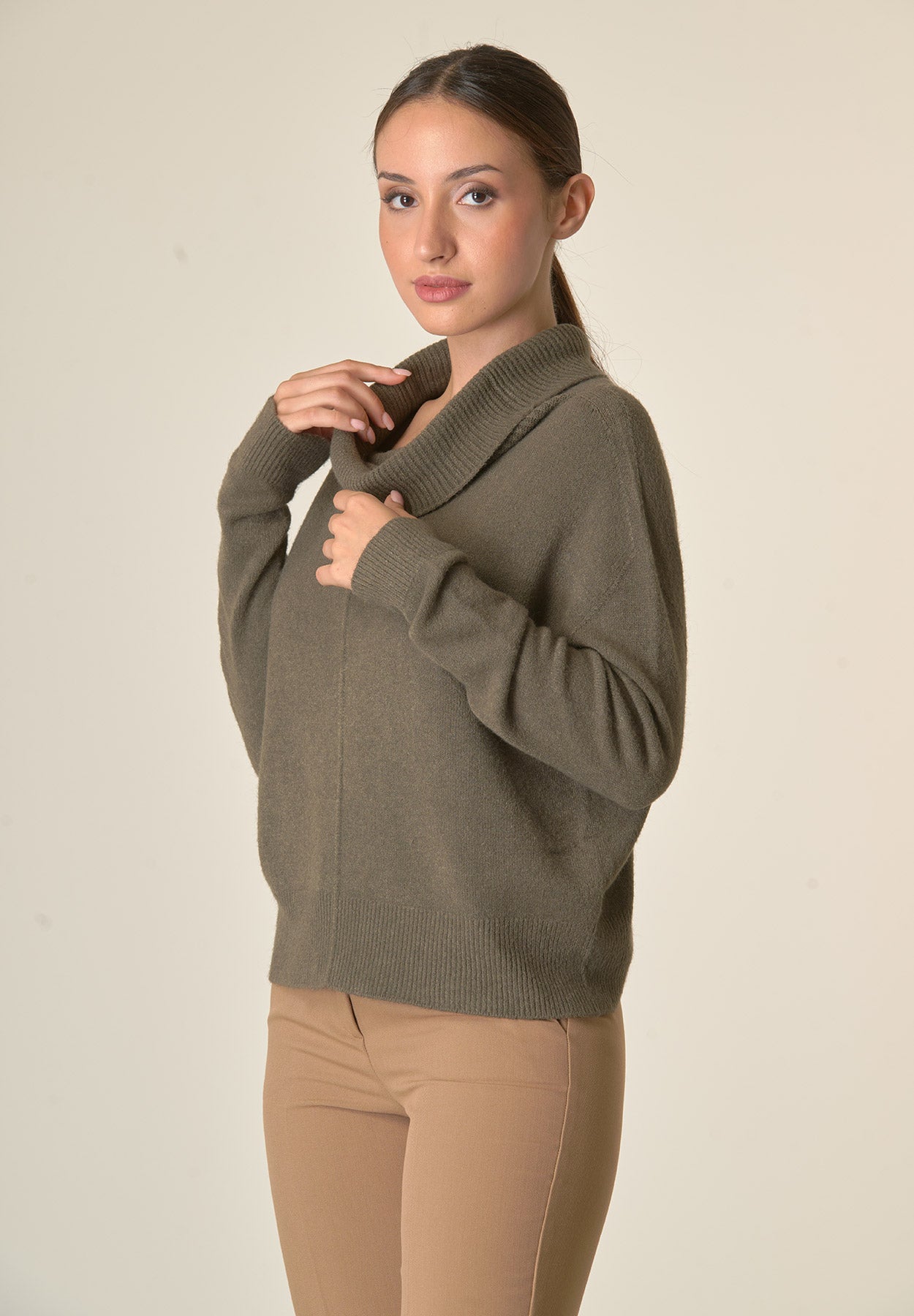 Maglia verde muschio collo anello-Angelico