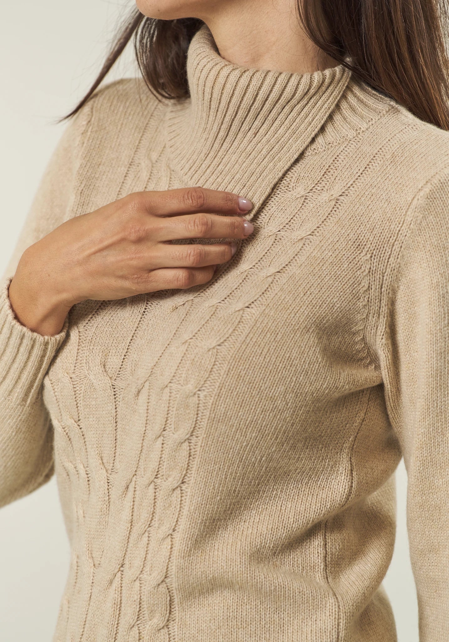 Maglia collo spaccato beige treccia misto cashmere