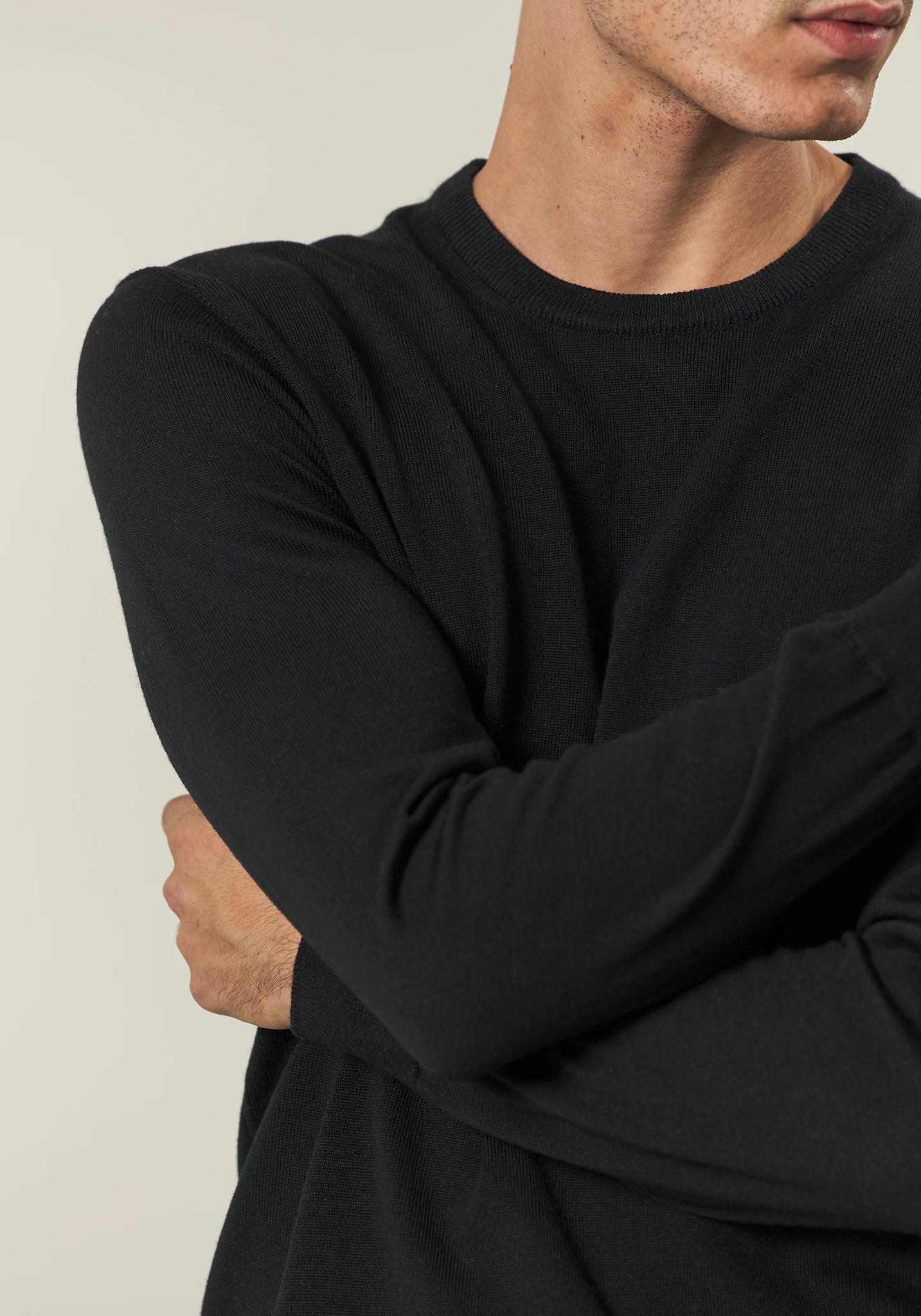 Black merino wool crewneck Lana Gatto Angelico 2