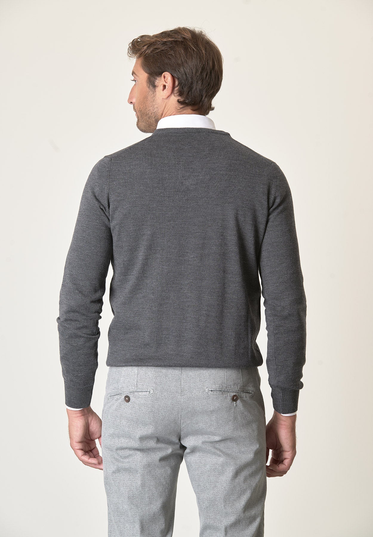 Scollo V grigio lana merinos extrafine-Angelico