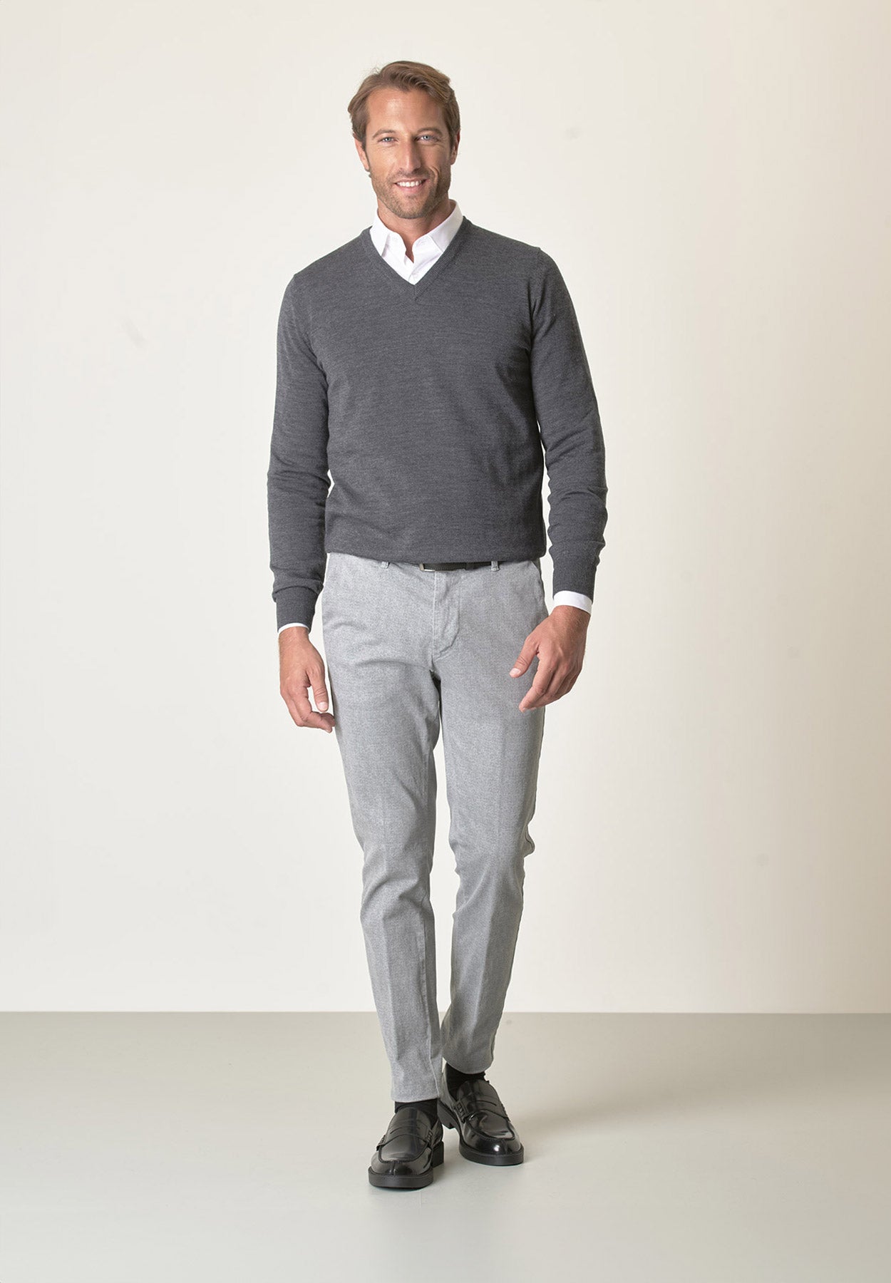 Scollo V grigio lana merinos extrafine-Angelico