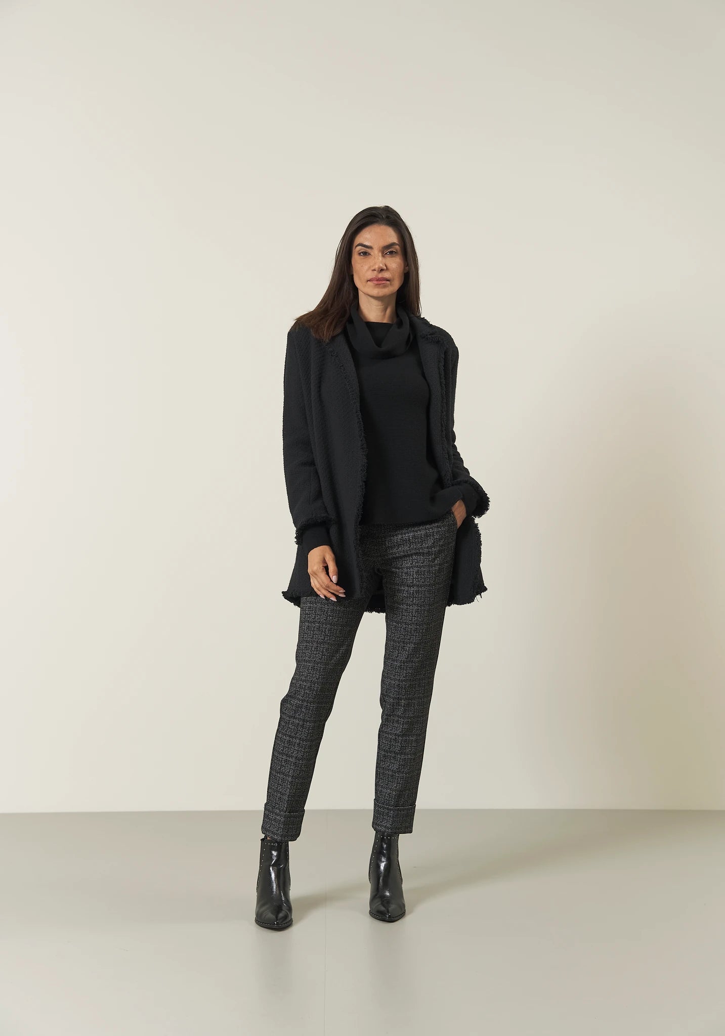 Pantalone nero armatura bianca con risvolto
