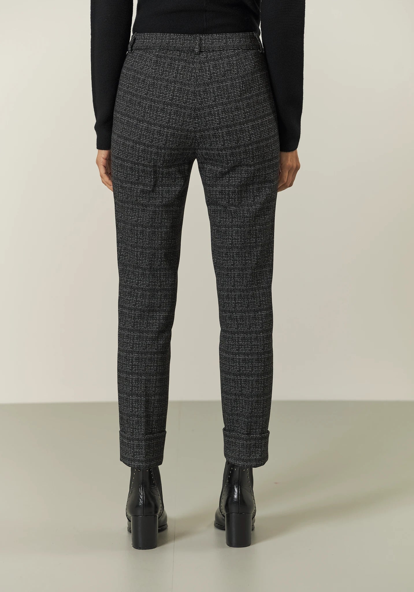 Pantalone nero armatura bianca con risvolto