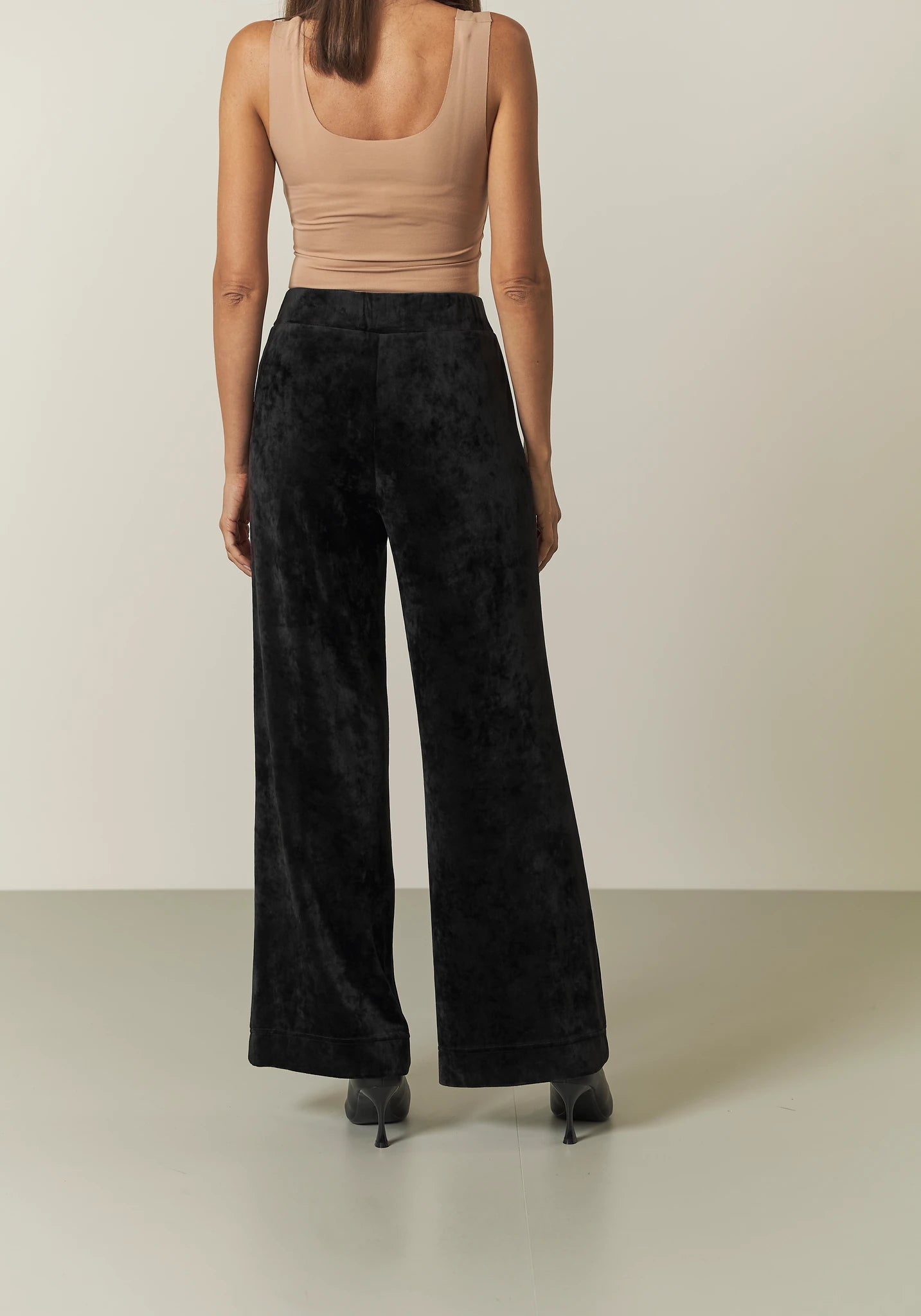 Pantalone nero ciniglia gamba larga