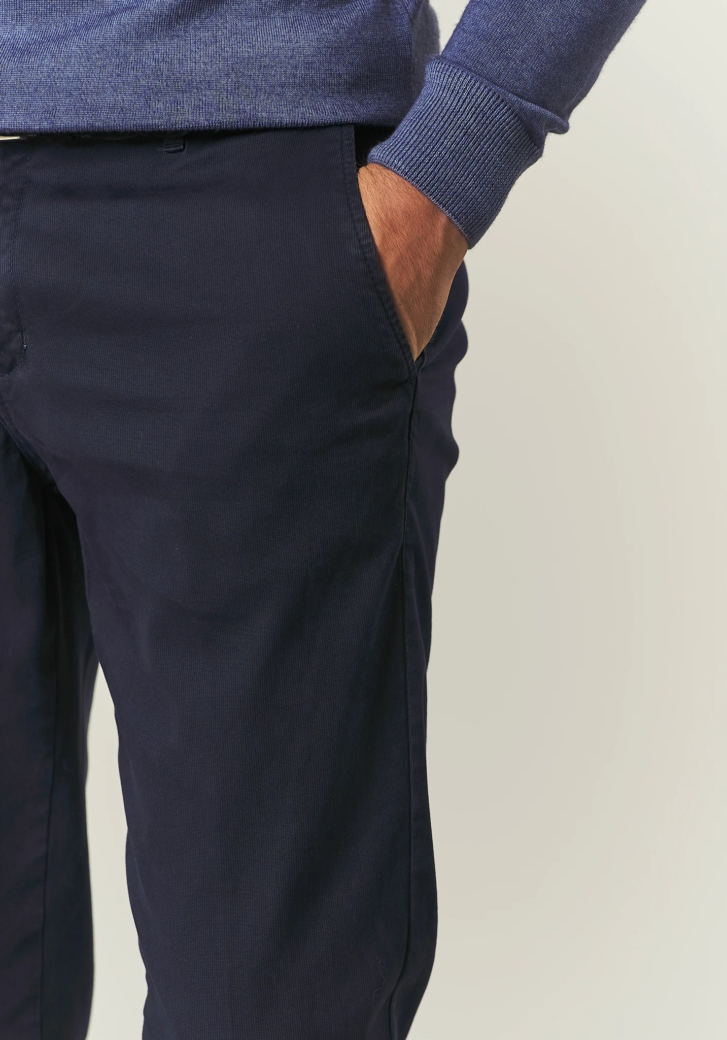 Pantalone blu microstruttura cotone stretch slim fit