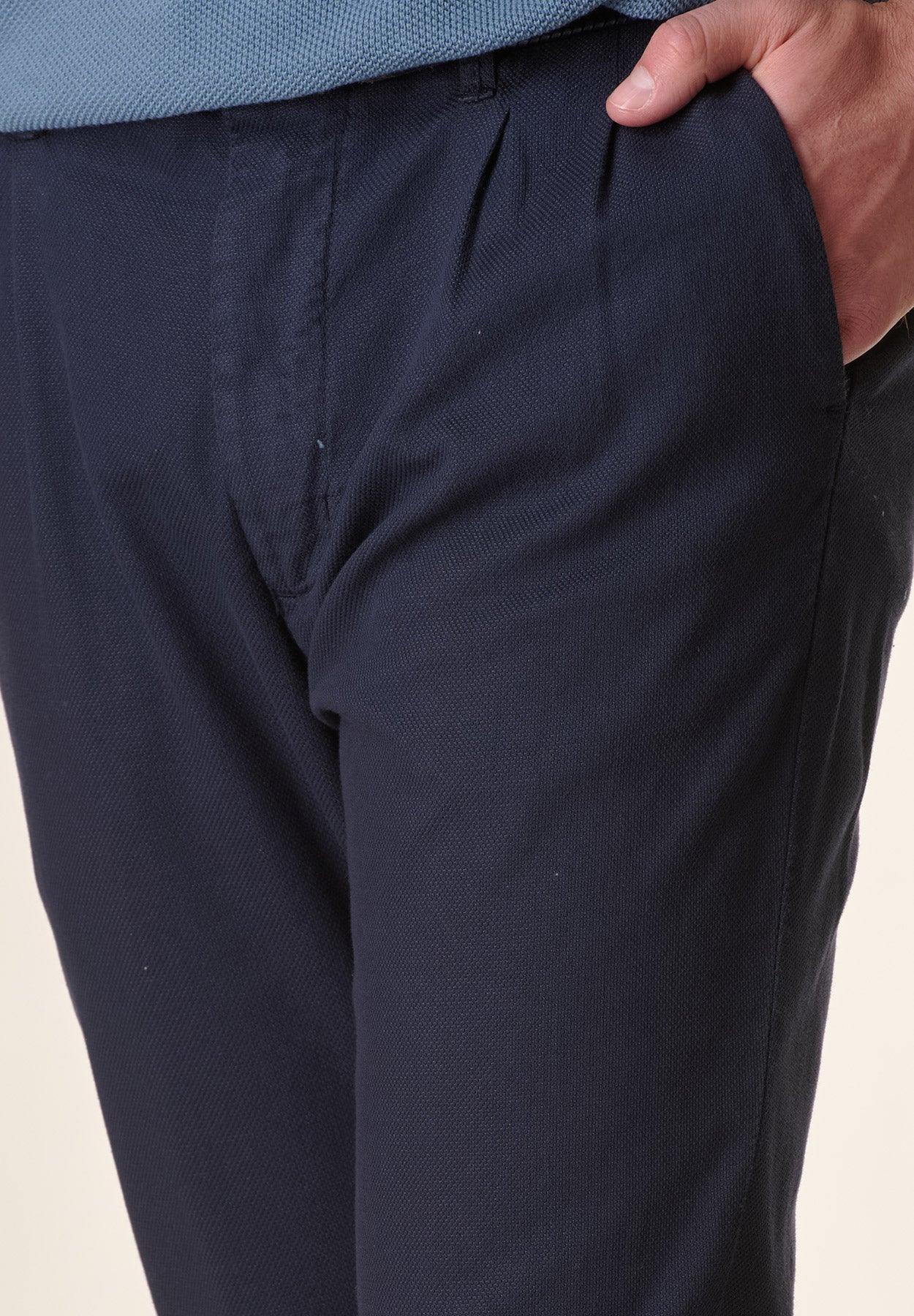 Pantalone blu armatura risvolto e pinces cotone slim fit
