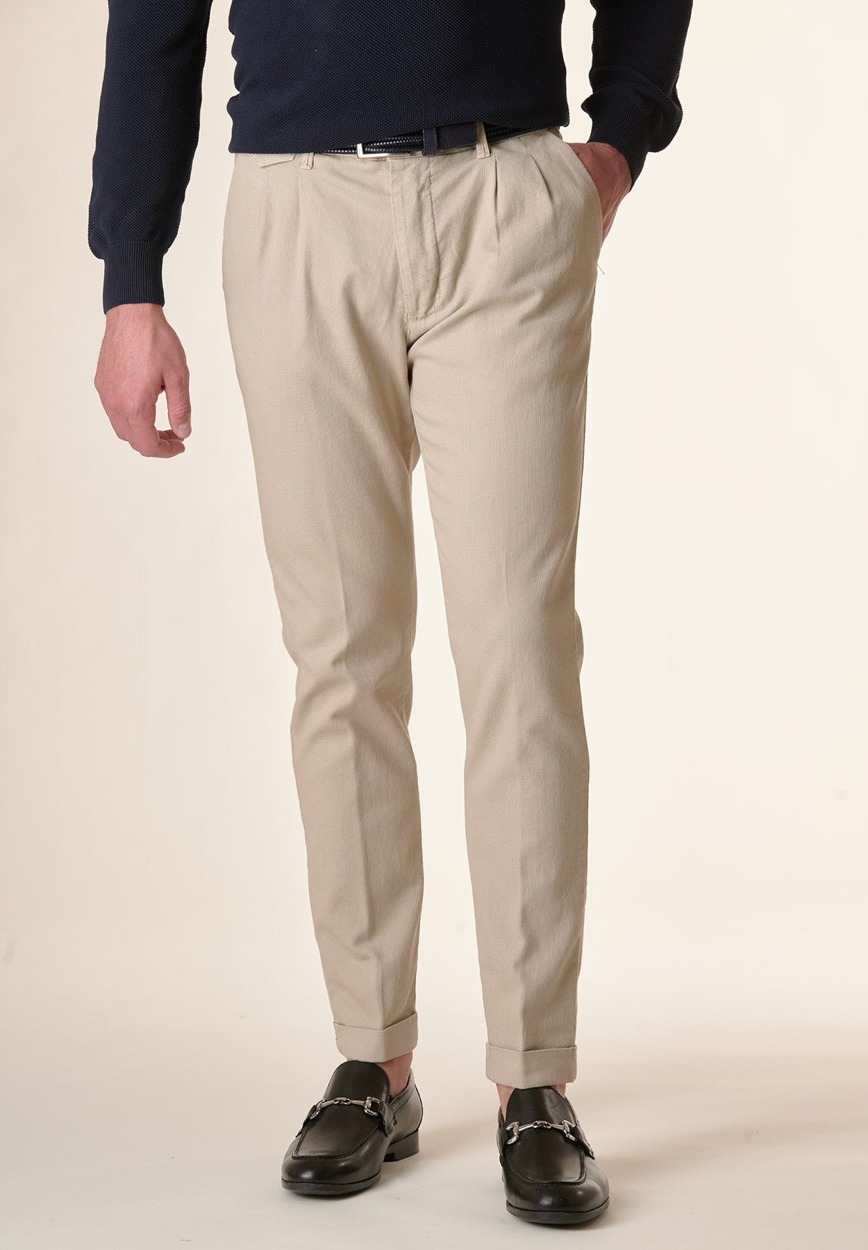 Pantalone sabbia armatura risvolto e pinces cotone slim fit-Angelico