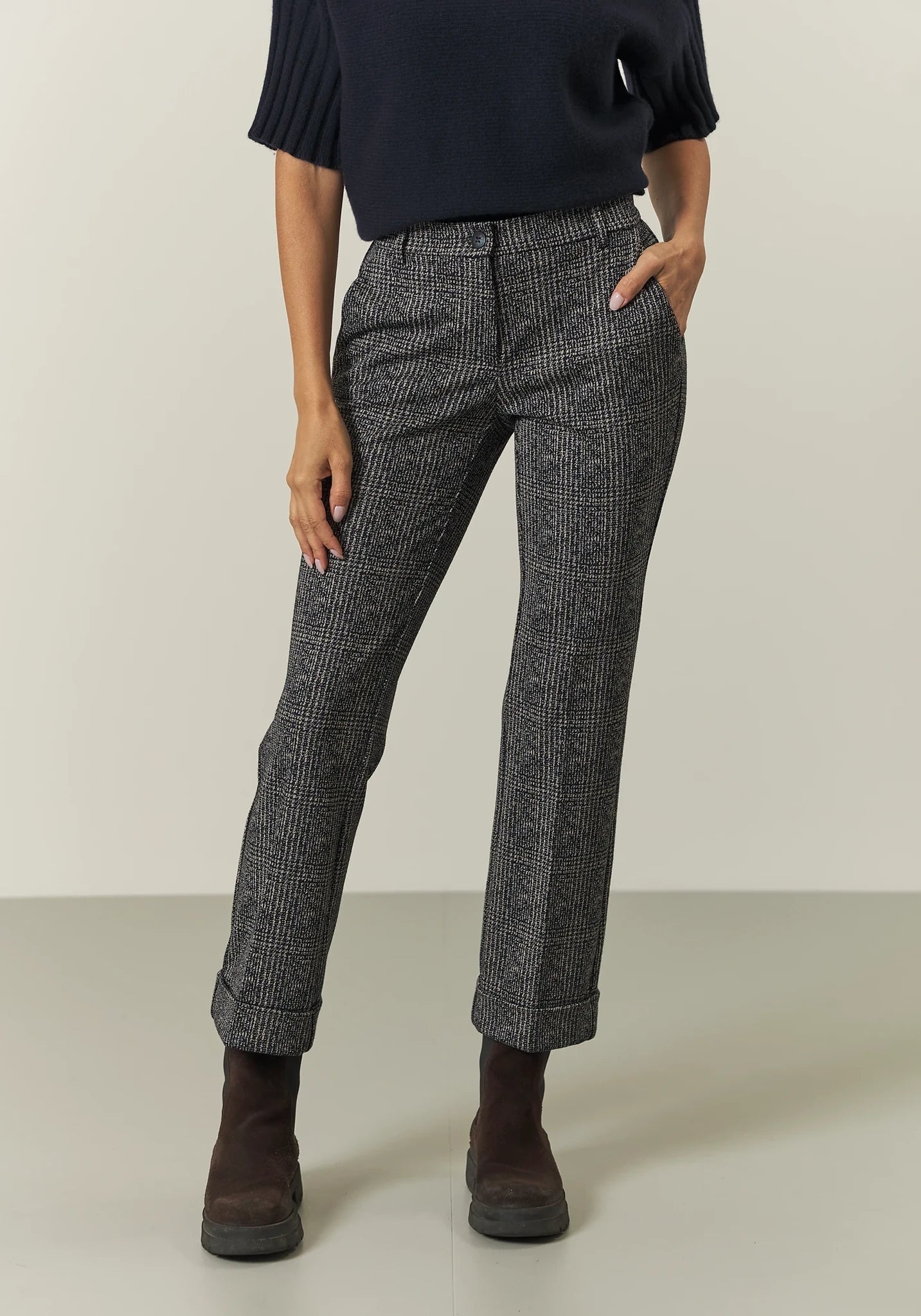Pantalone blu beige Galles con risvolto tessuto stretch