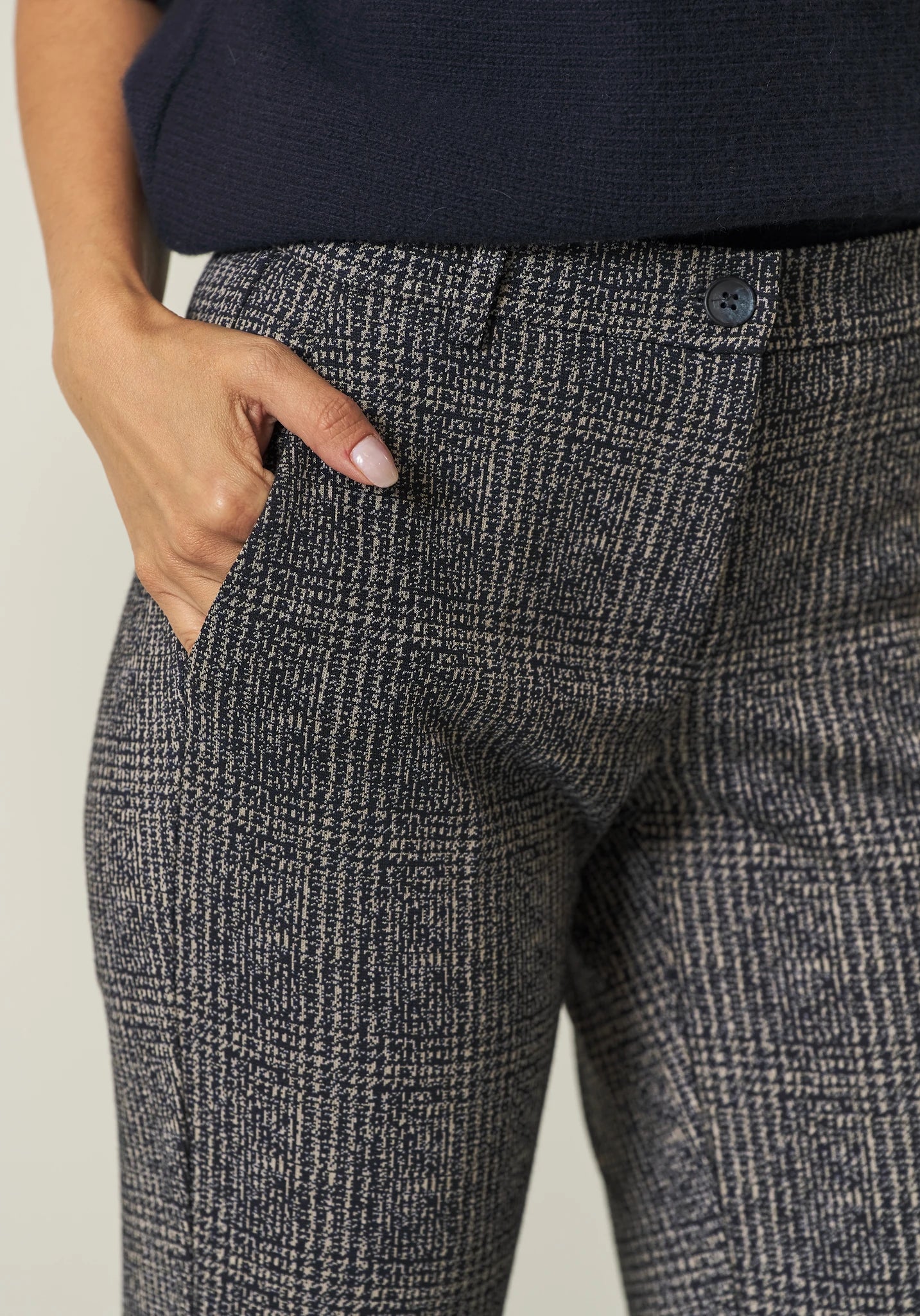 Pantalone blu beige Galles con risvolto tessuto stretch