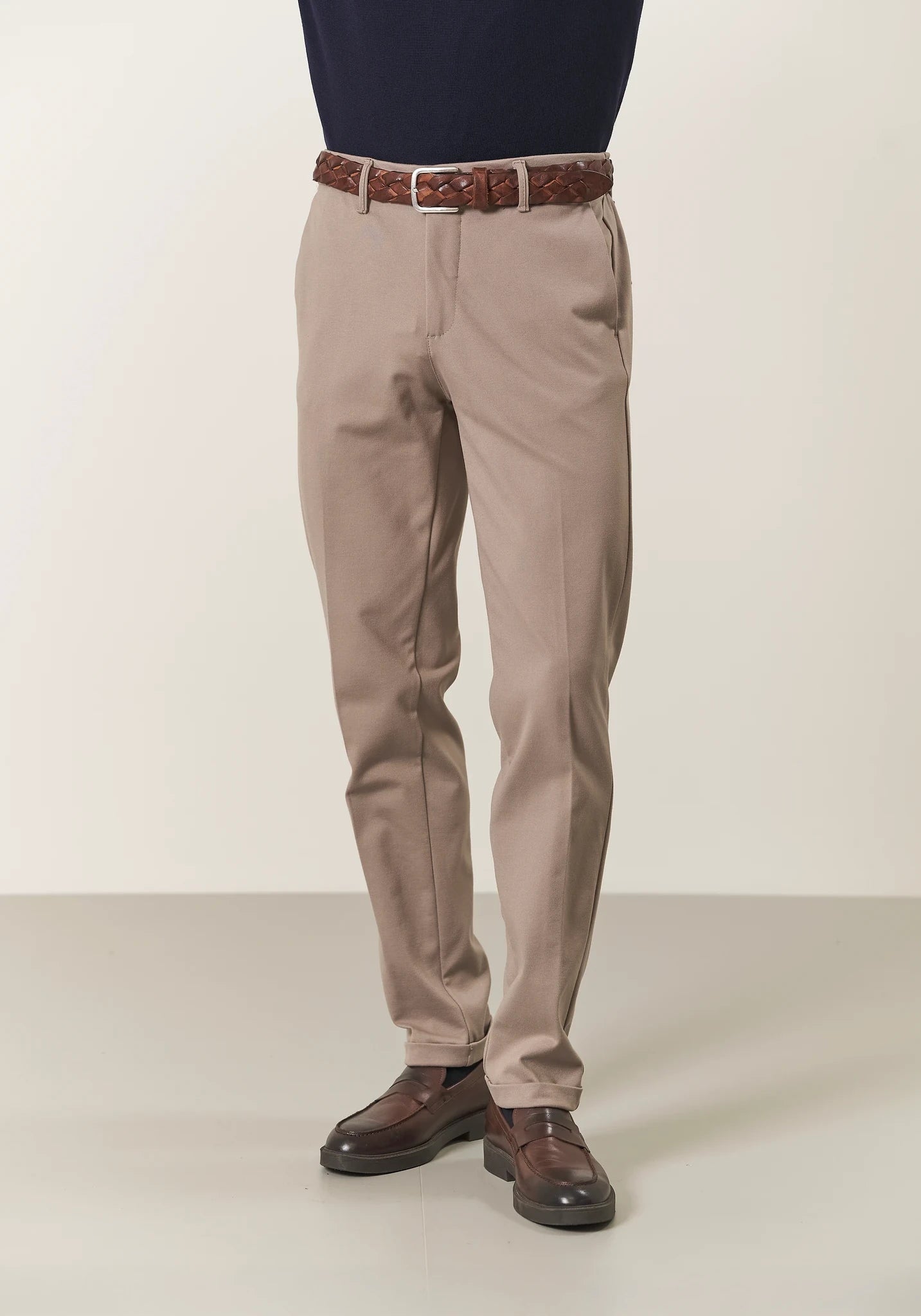 Pantalone beige jersey elasticizzato con risvolto