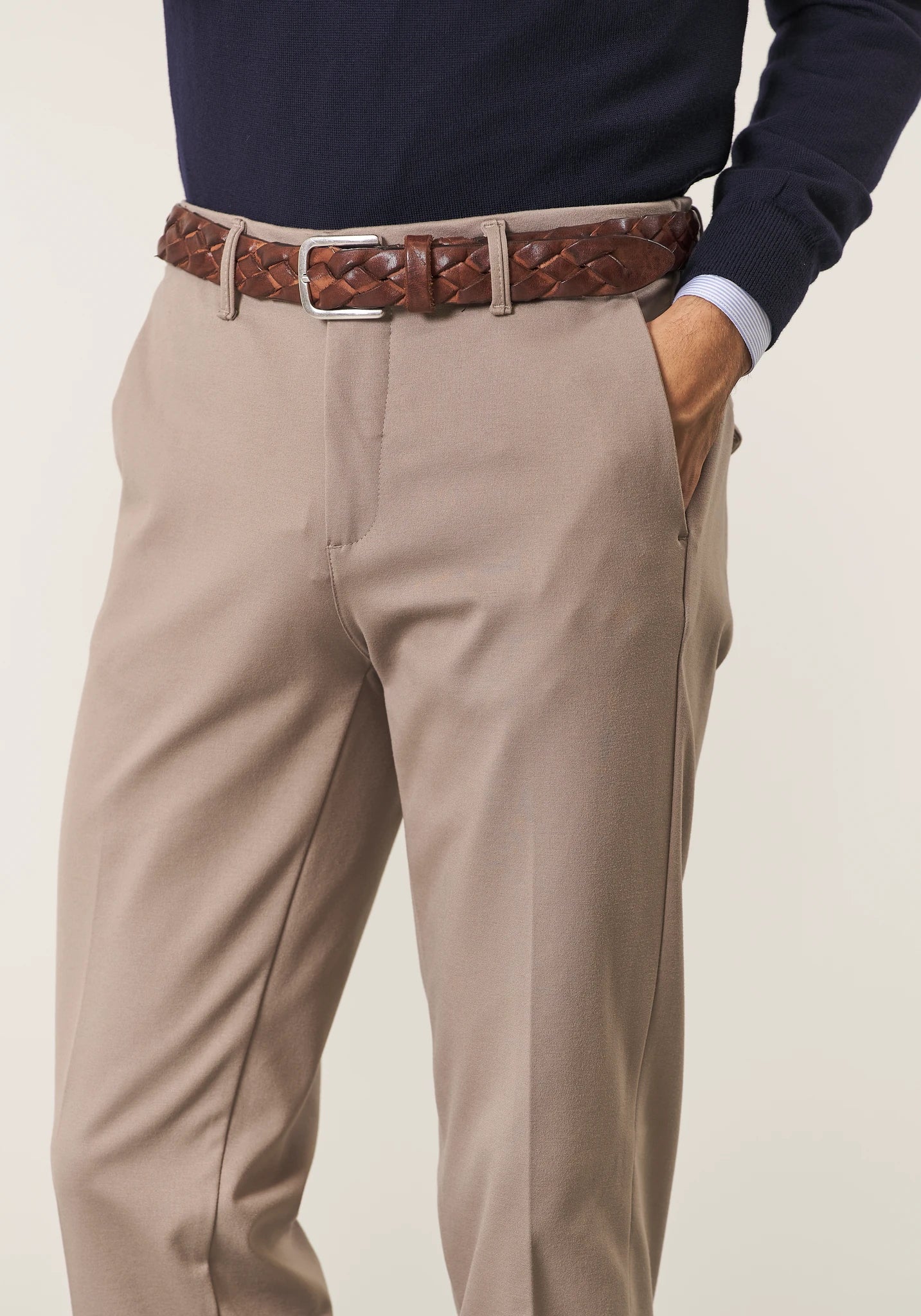 Pantalone beige jersey elasticizzato con risvolto