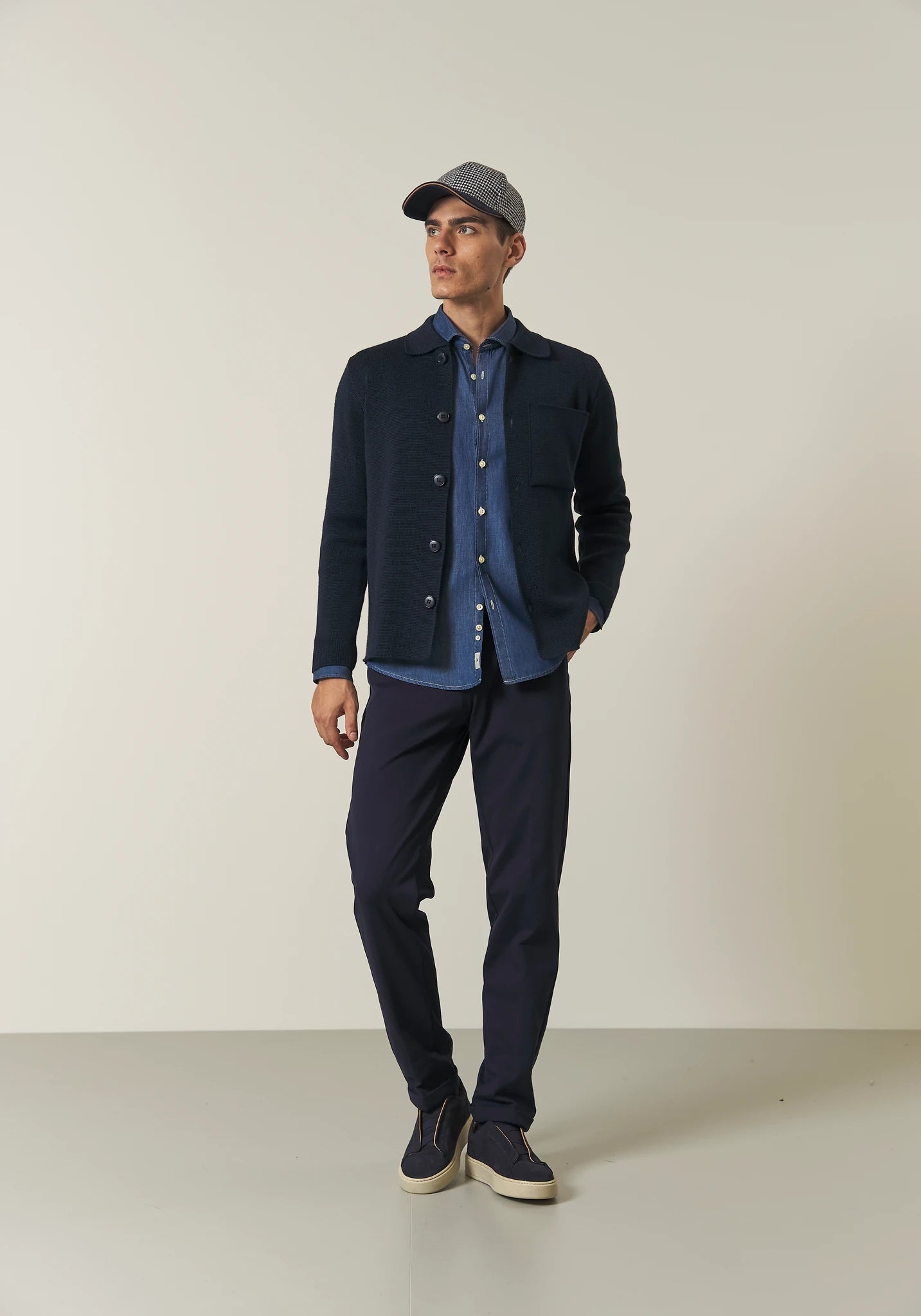 Pantalone blu jersey elasticizzato con risvolto