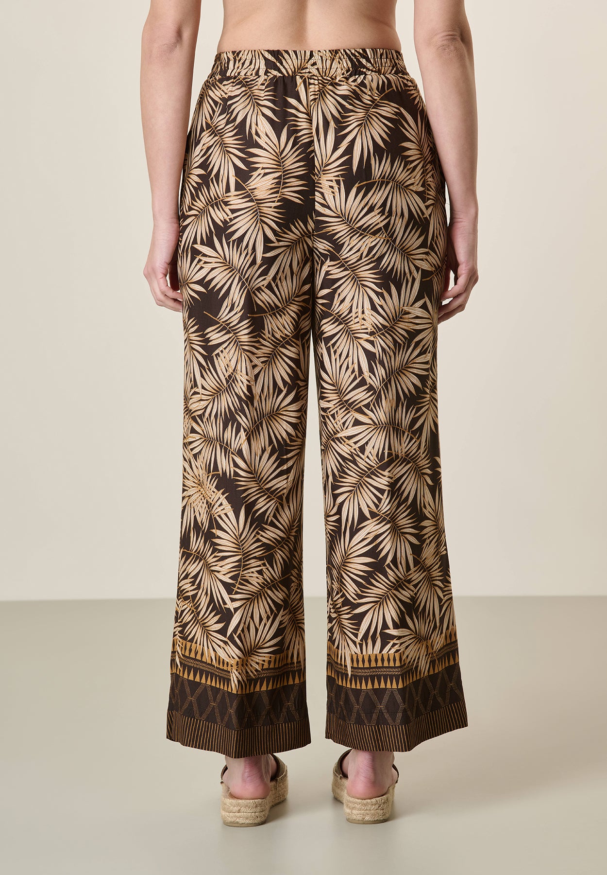 Pantalone marrone palazzo viscosa fantasia foglie