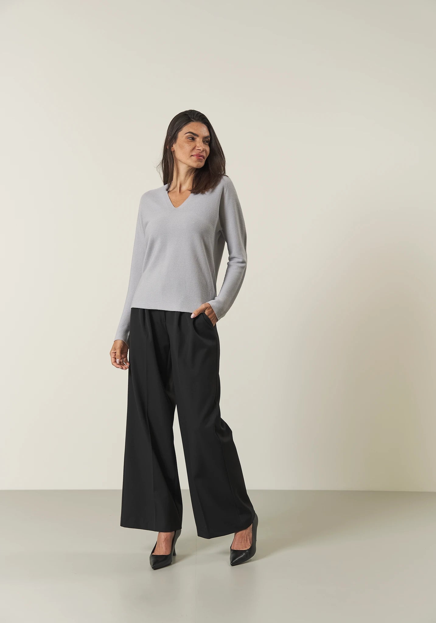 Pantalone palazzo nero con pinces
