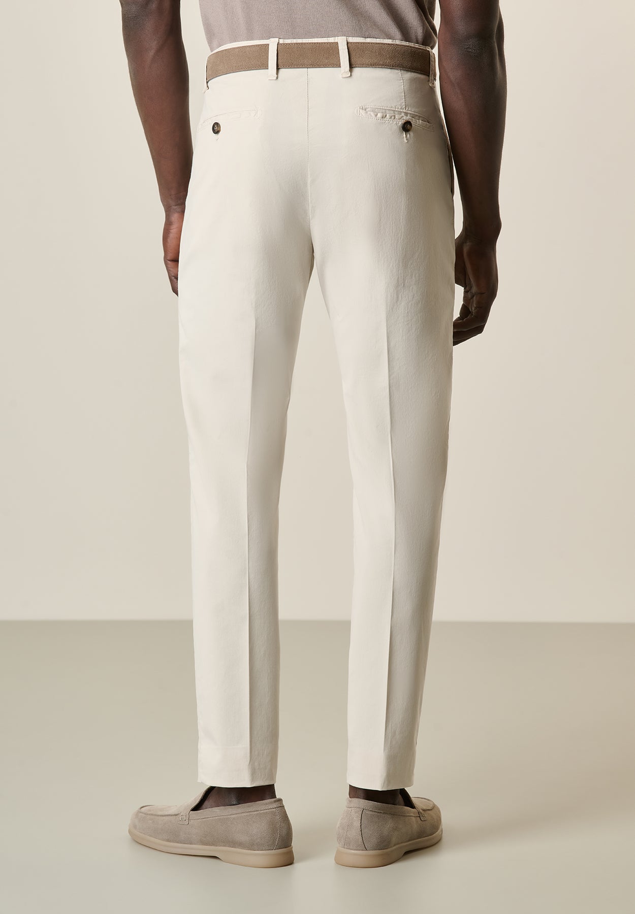 Cremefarbene Bundfaltenhose aus Baumwoll-Tencel im Slim Fit