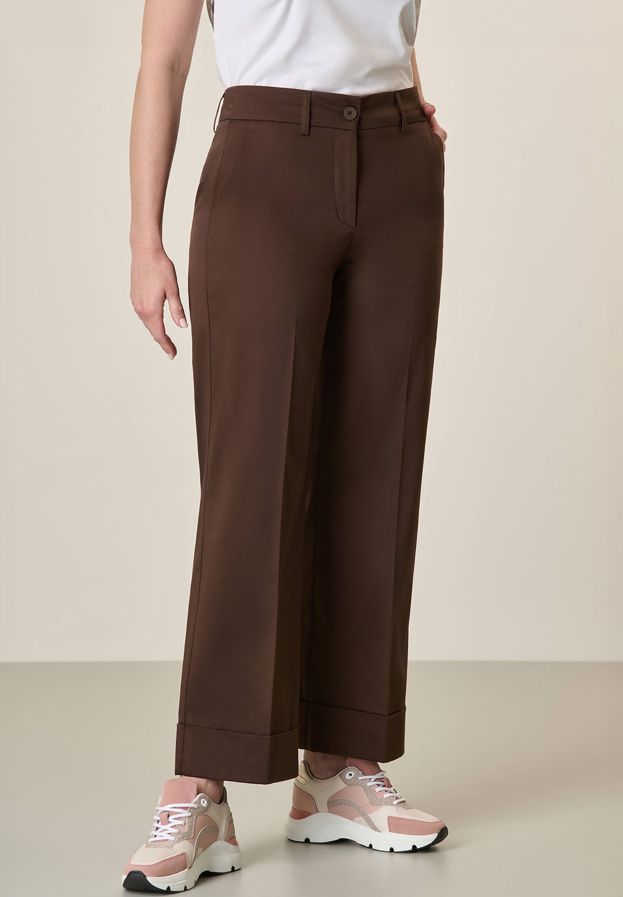Brown stretch cotton trousers with turn-up
