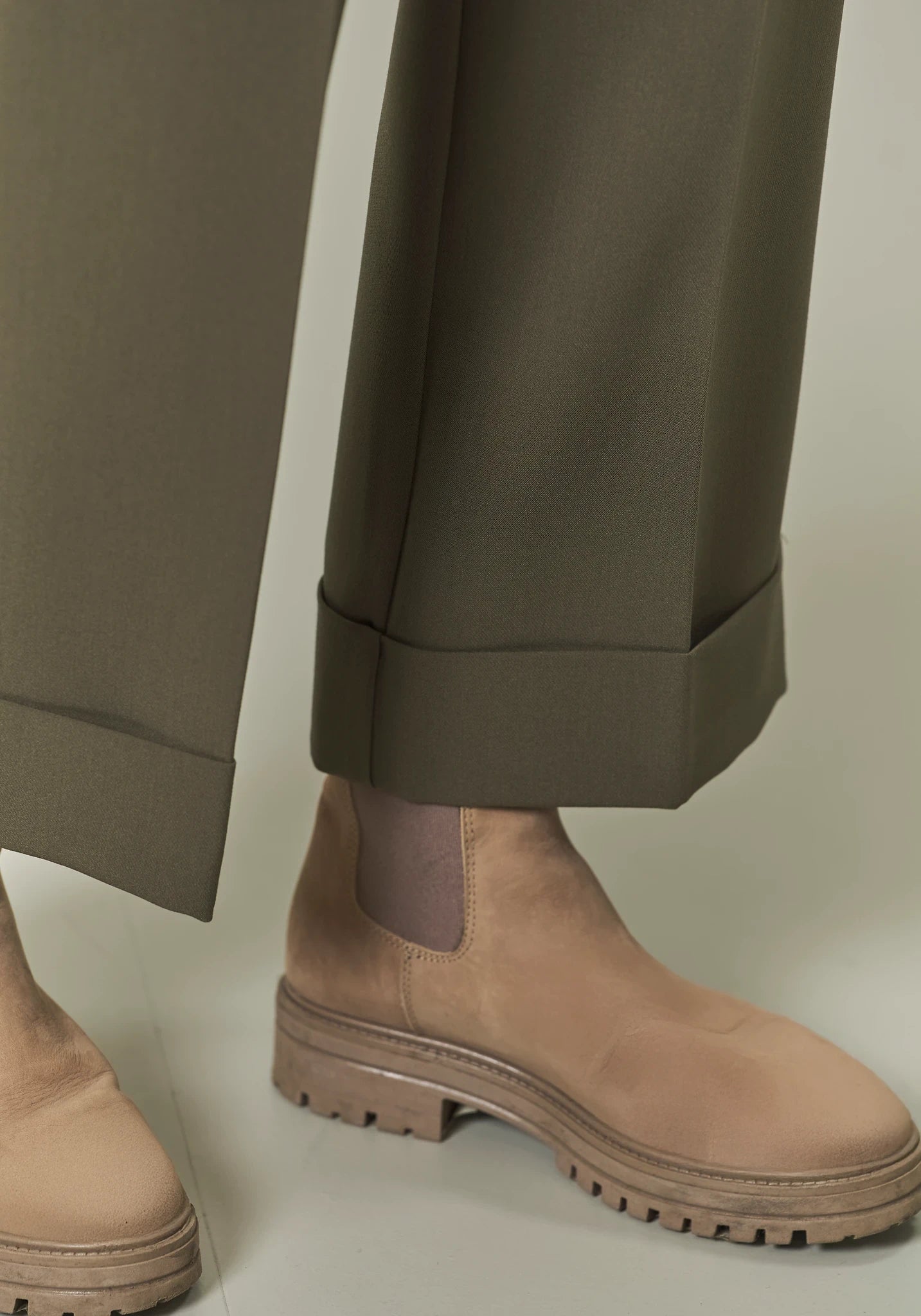 Pantalone verde militare ampio risvolto