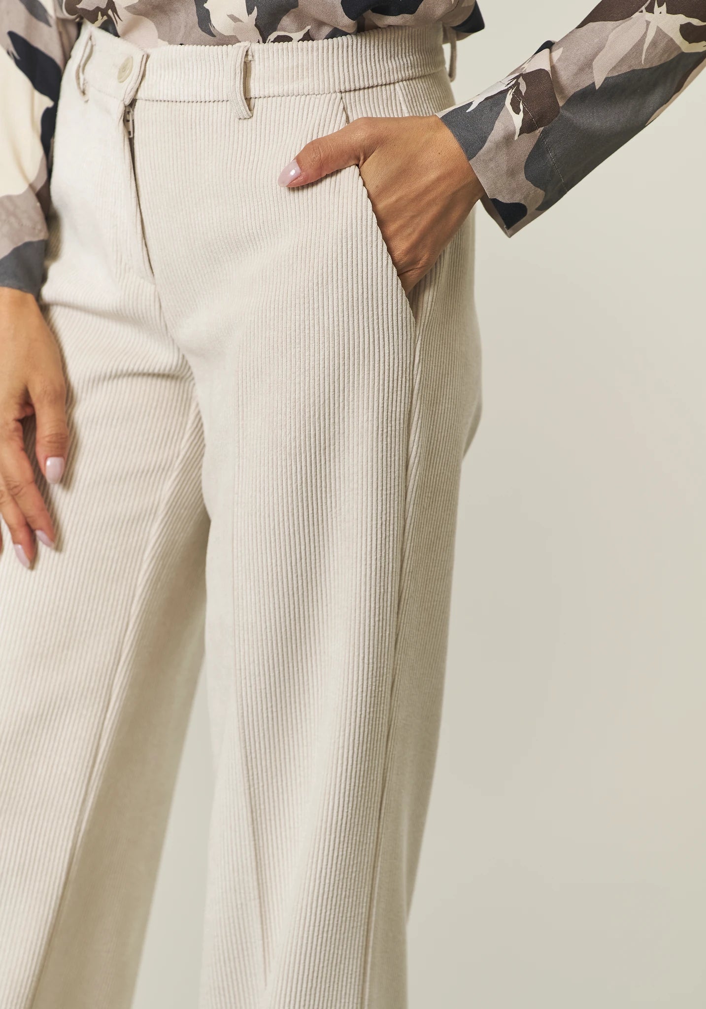 Pantalone panna velluto gamba larga