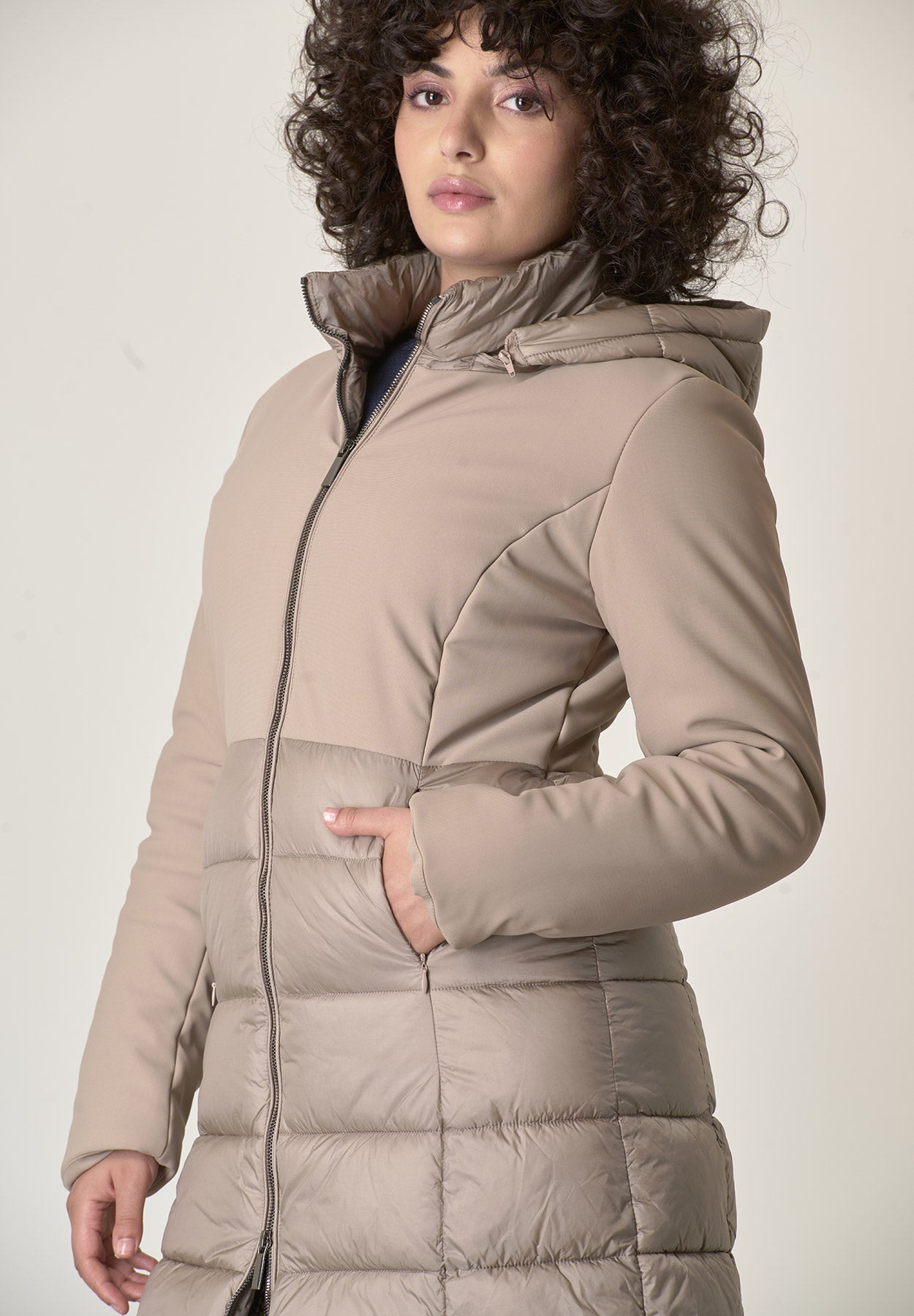 Piumino beige bi-tessuto trapuntato lunghezza media-Angelico