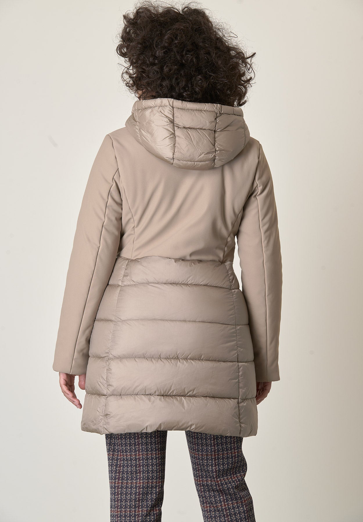 Piumino beige bi-tessuto trapuntato lunghezza media-Angelico