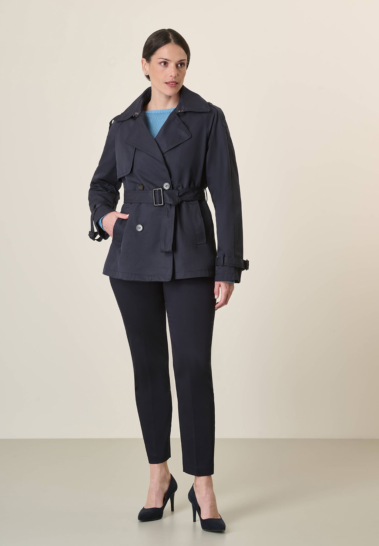 Trench blu corto impermeabile