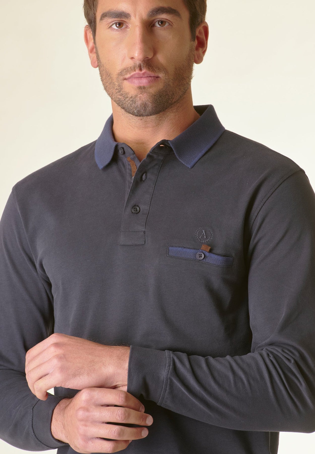 Polo blu delave' taschino inserito e ricamo tinta