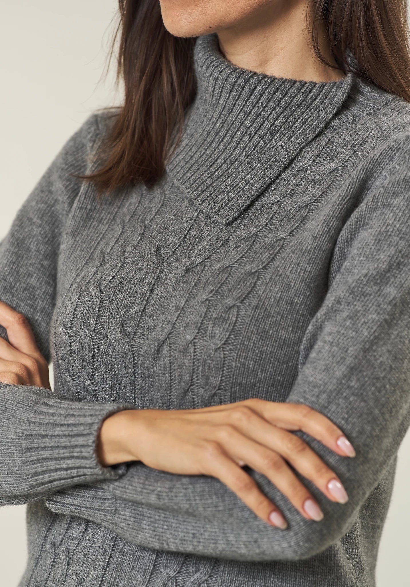 Maglia collo spaccato grigio chiaro treccia misto cashmere