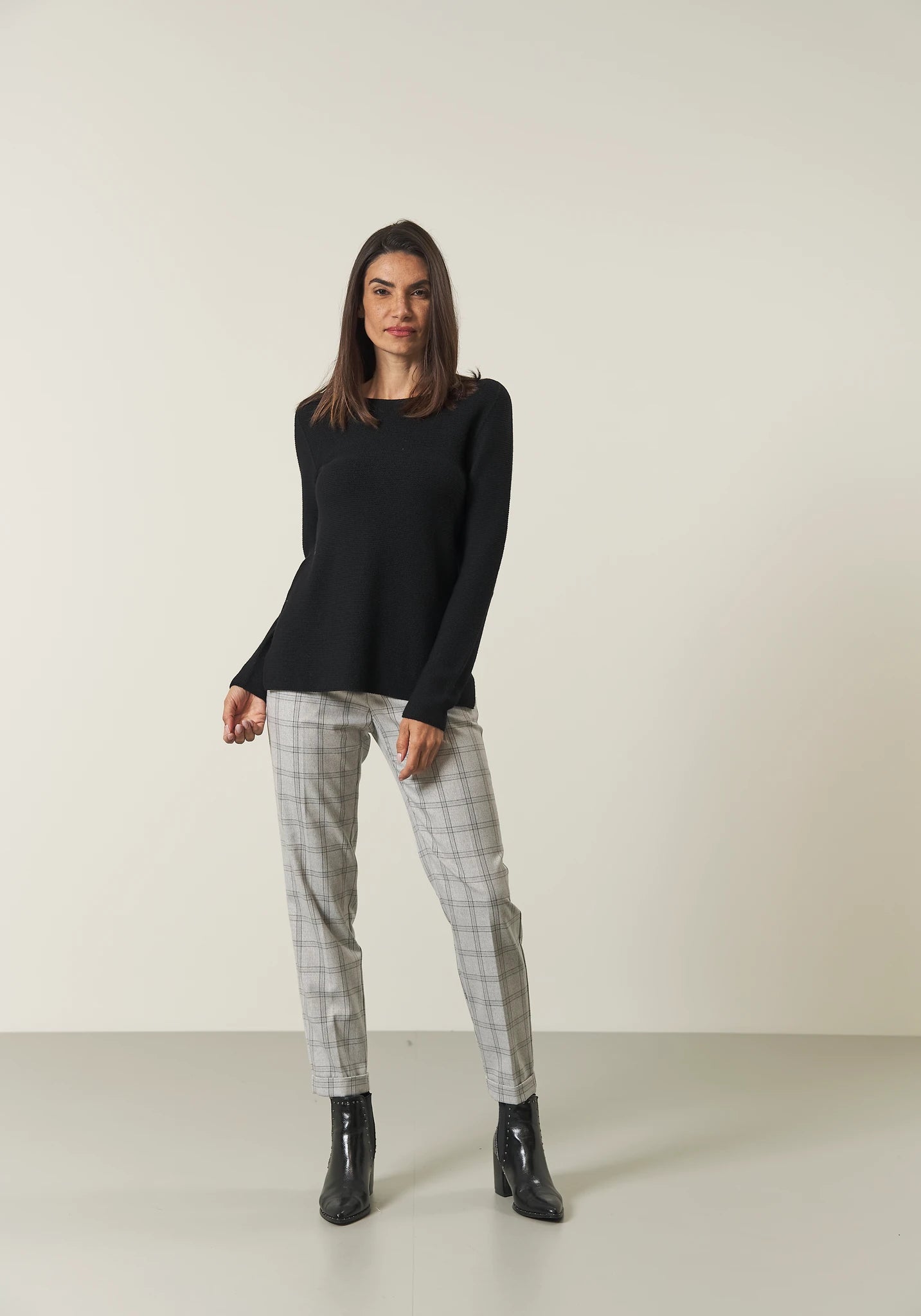 Black merino wool crewneck Lana Gatto Angelico 1