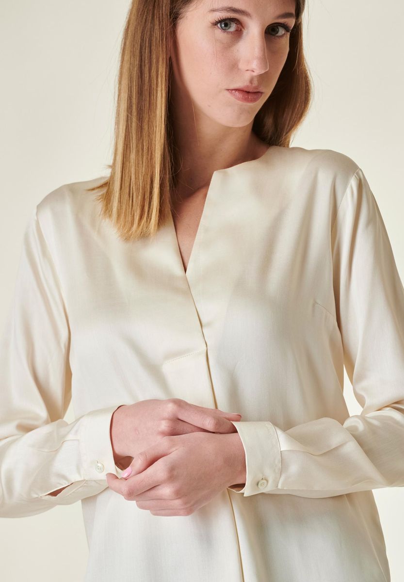 Camicia panna scollo v piega centrale