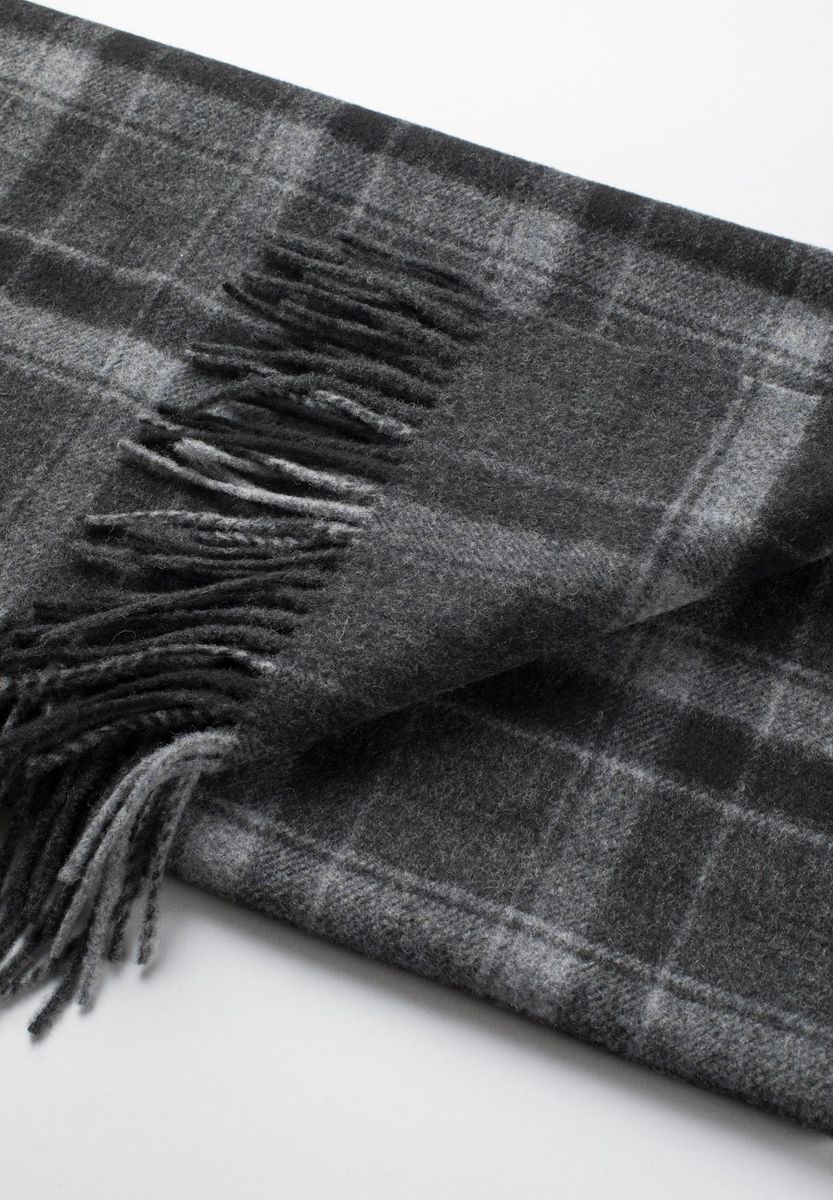 Sciarpa nero-grigio tartan frange
