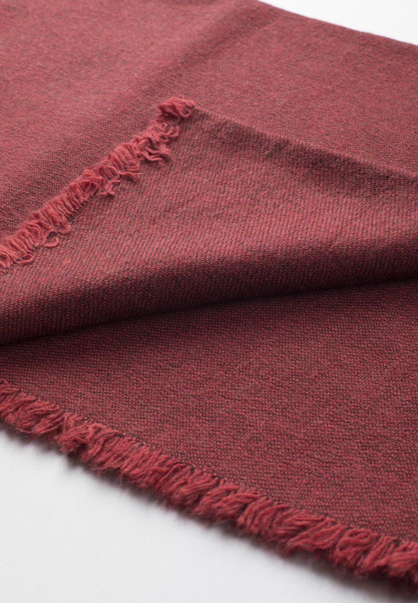 Sciarpa rosso scuro con frange nere